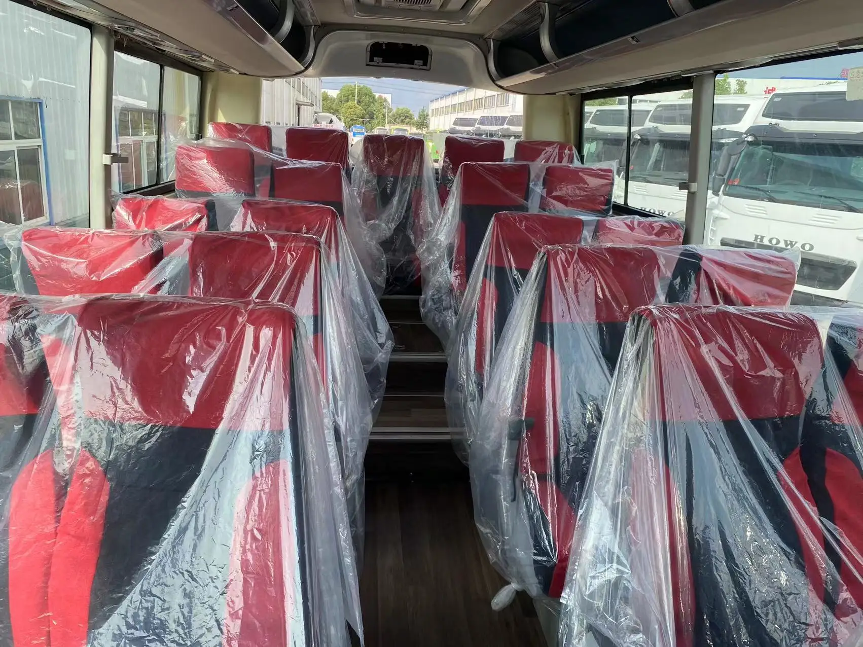 Yutong 60 Seater Bus Front Engine Coummutor Miner Transportation Economic Comfortable Strong Buses Diesel Seat Body Spring Turbo