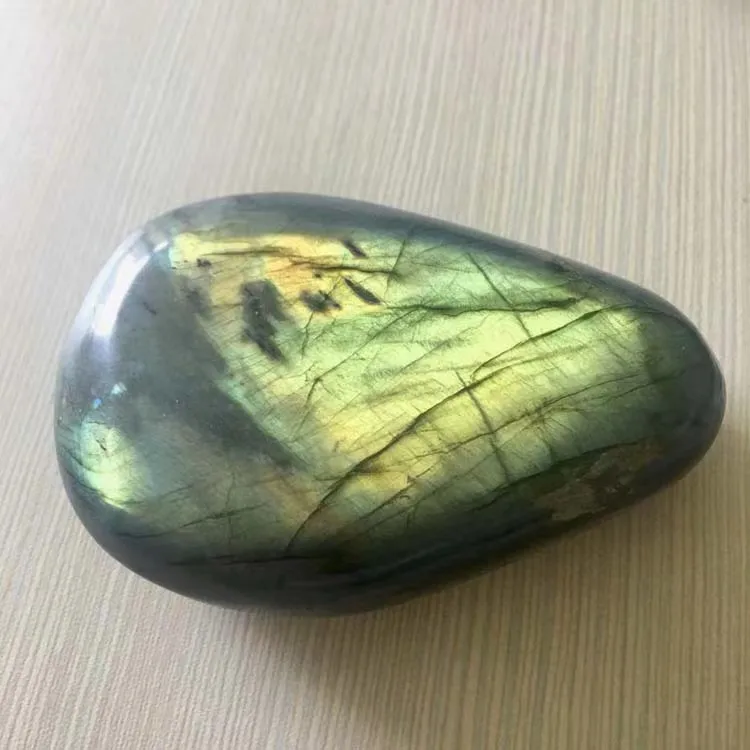 Bulk best selling Healing Crystal Quartz Palm Natural Labradorite polished stone beautiful Flash Crafts For Gifts decorations