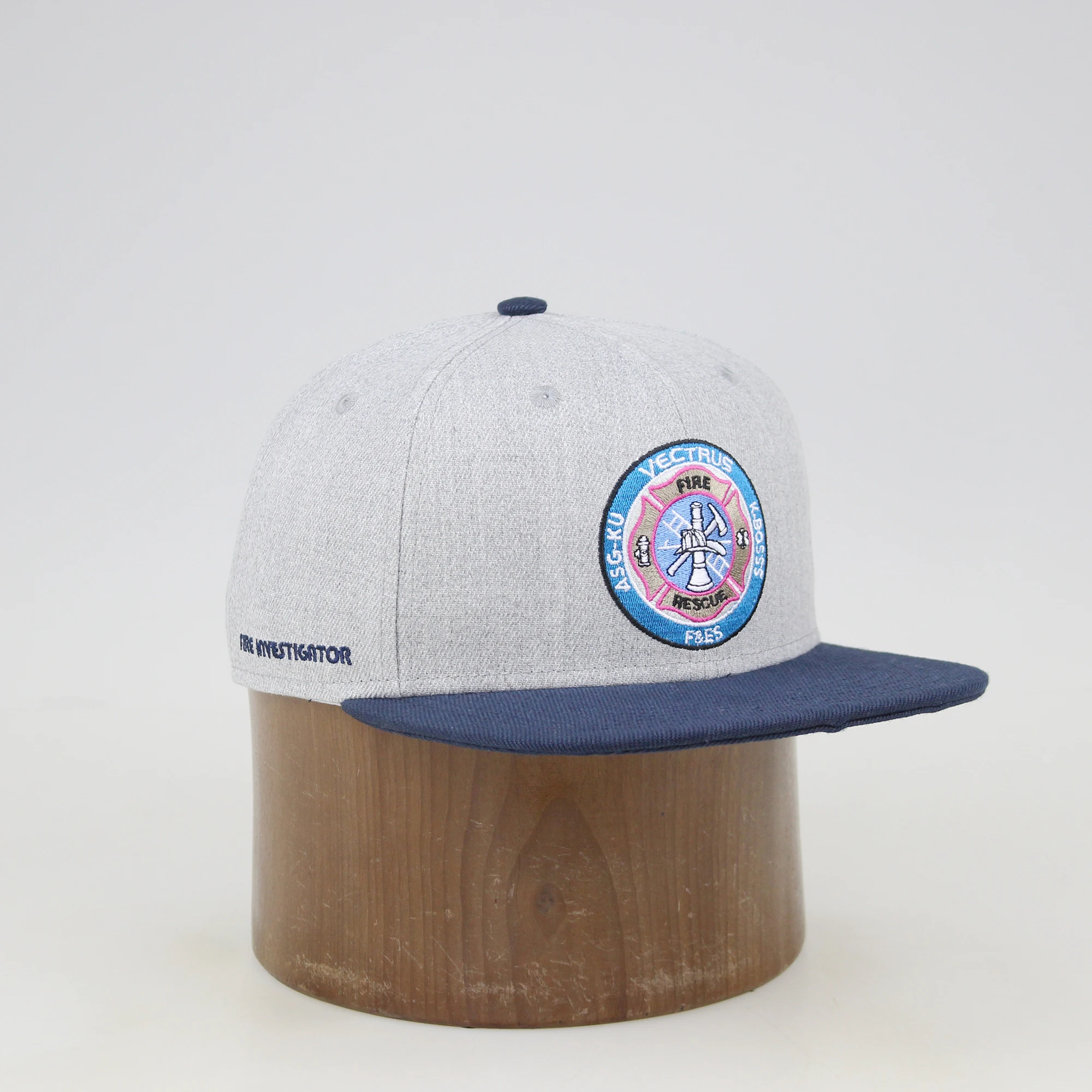 Chinese suppliers  low-cost custom Logo cap flat embroidery snapback cap