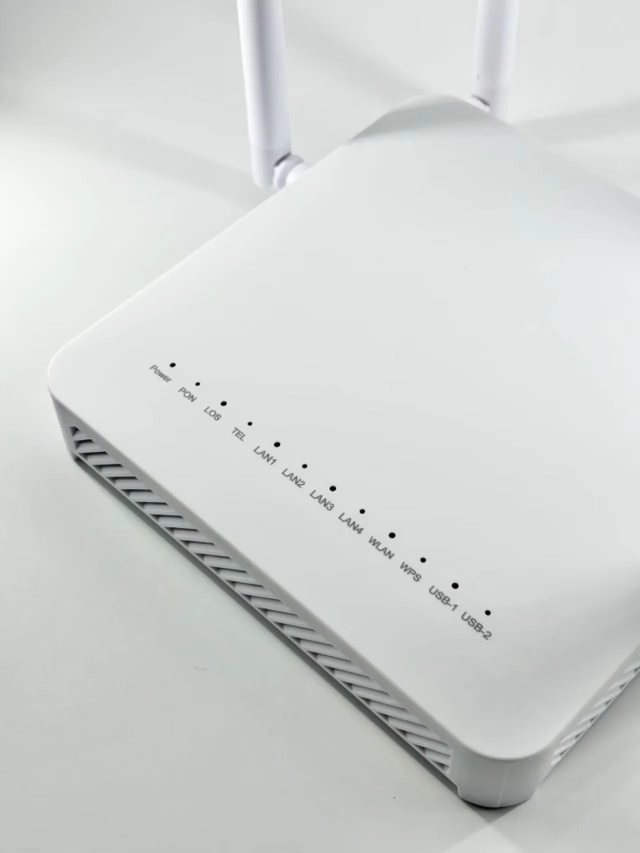 optical fiber F680 equipment ONU Hot Selling   AX3000 dual band GPON XPON ONU 4GE 1POTS 2 POTS 1USB  4 antennas  F680