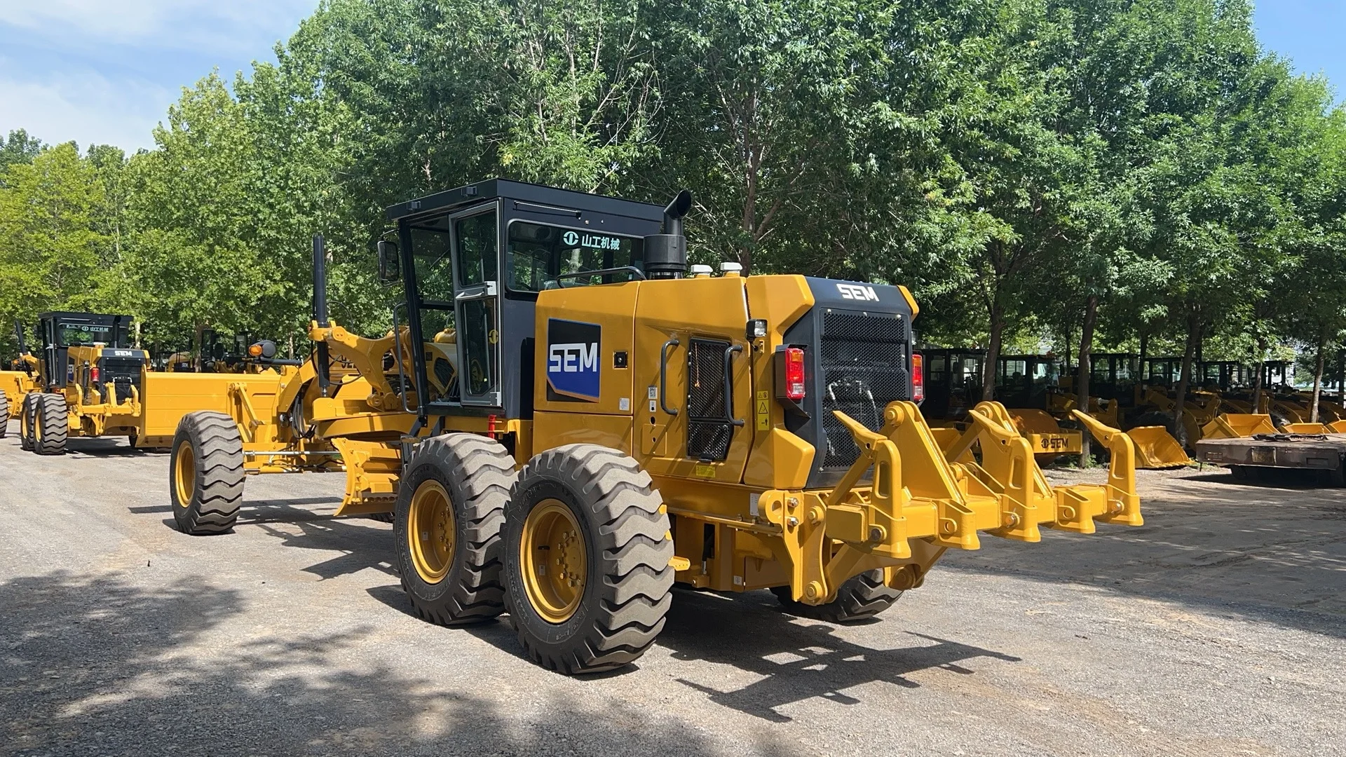 Hot Sale Road Grader SEM922F 220HP Small Motor Grader in Russia