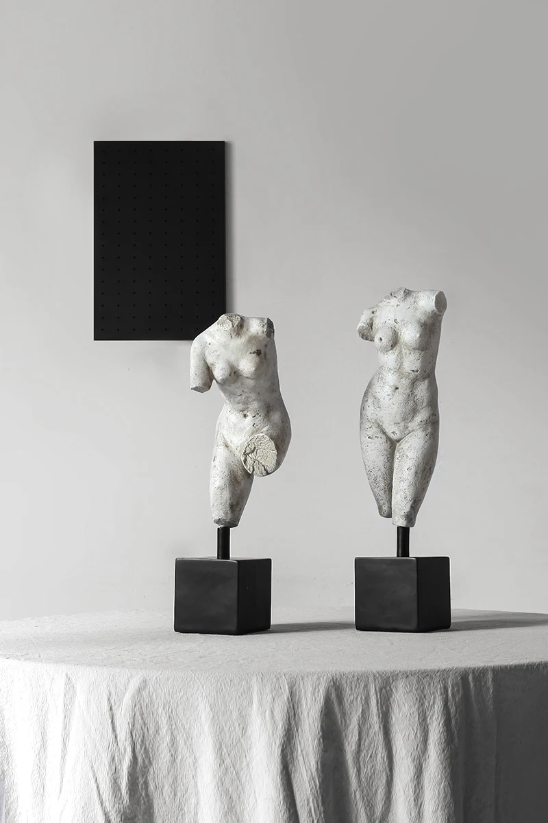 
European Style Nude Human Statue Home Decor Modern Sculpture Art Porch Figure Statue Garden Large Sculptures Resin Crafts 