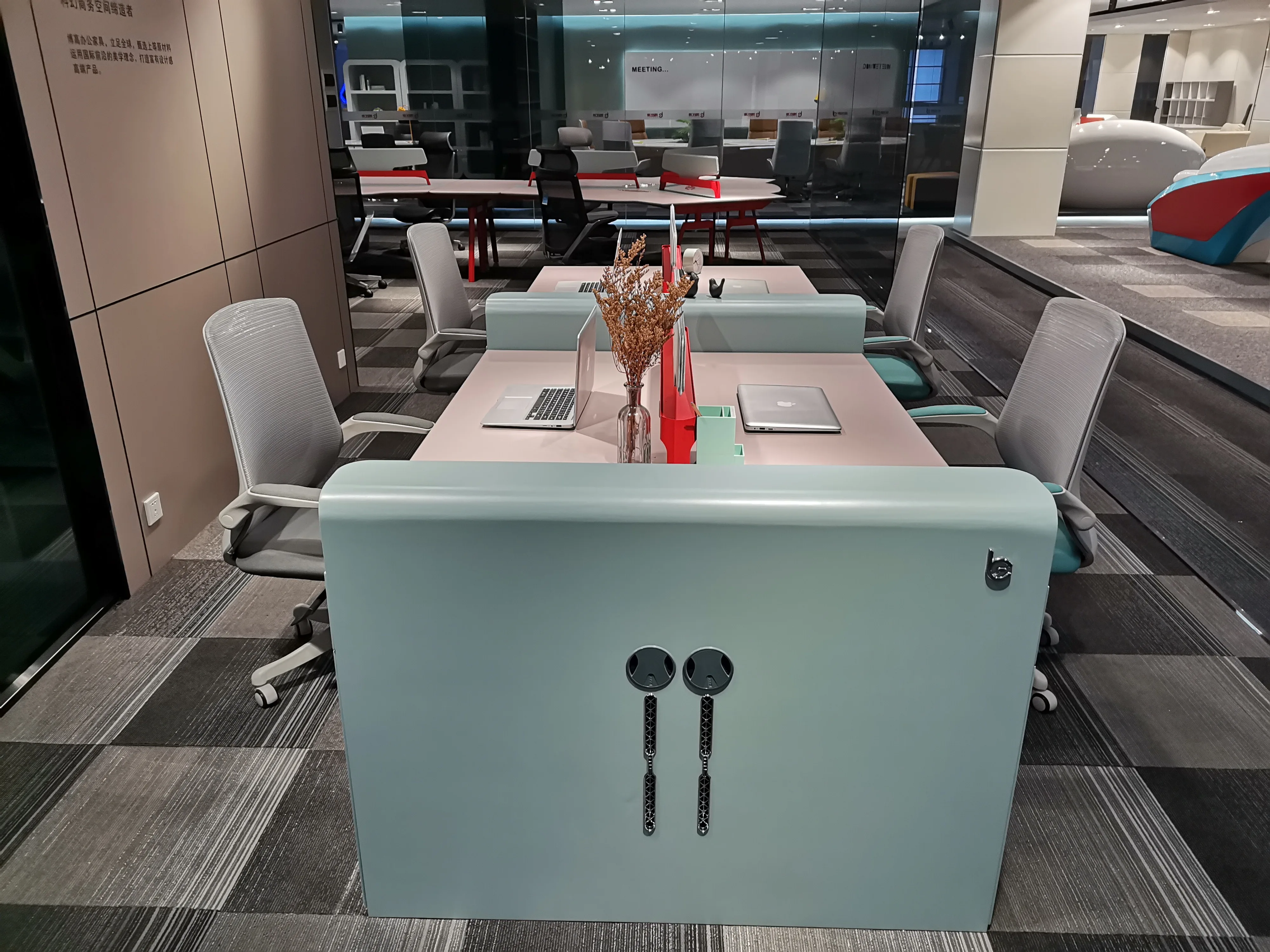 Hot Sale 4 Person Workstation Furniture Modern High Quality Office Desk Partition Modular Customizable Cubicle Office