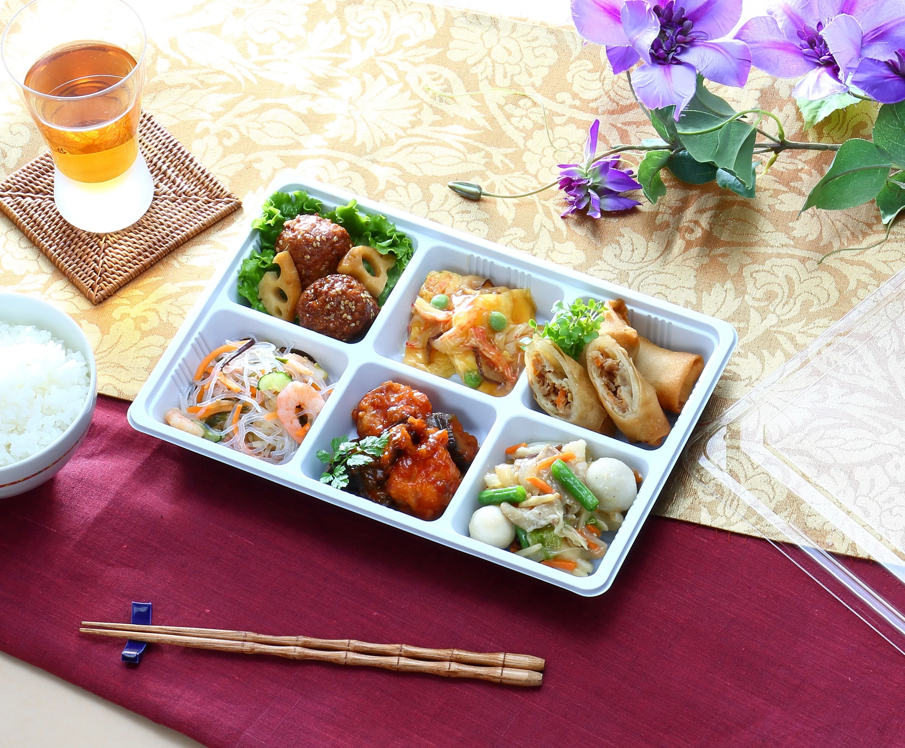 Japanese disposable plastic bento lunch box white 6 compartment microwave safe transparent lid ppf restaurant takeout togo