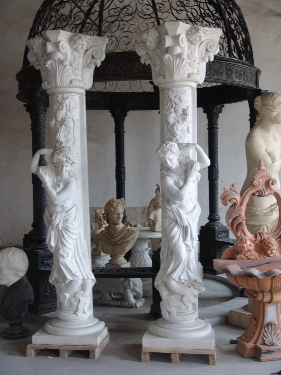 Natural Granite Stone Carving Outdoor Garden Decoration Large Relief Ornamental Statue Pillar