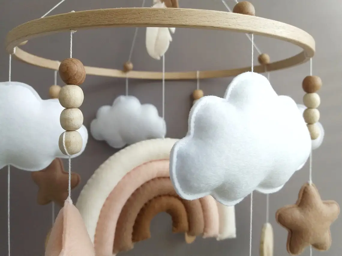 Wholesale custom quran handmade crib cot nursery baby mobiles holz with stuffed rainbow cloud felt hanging decor for baby girls
