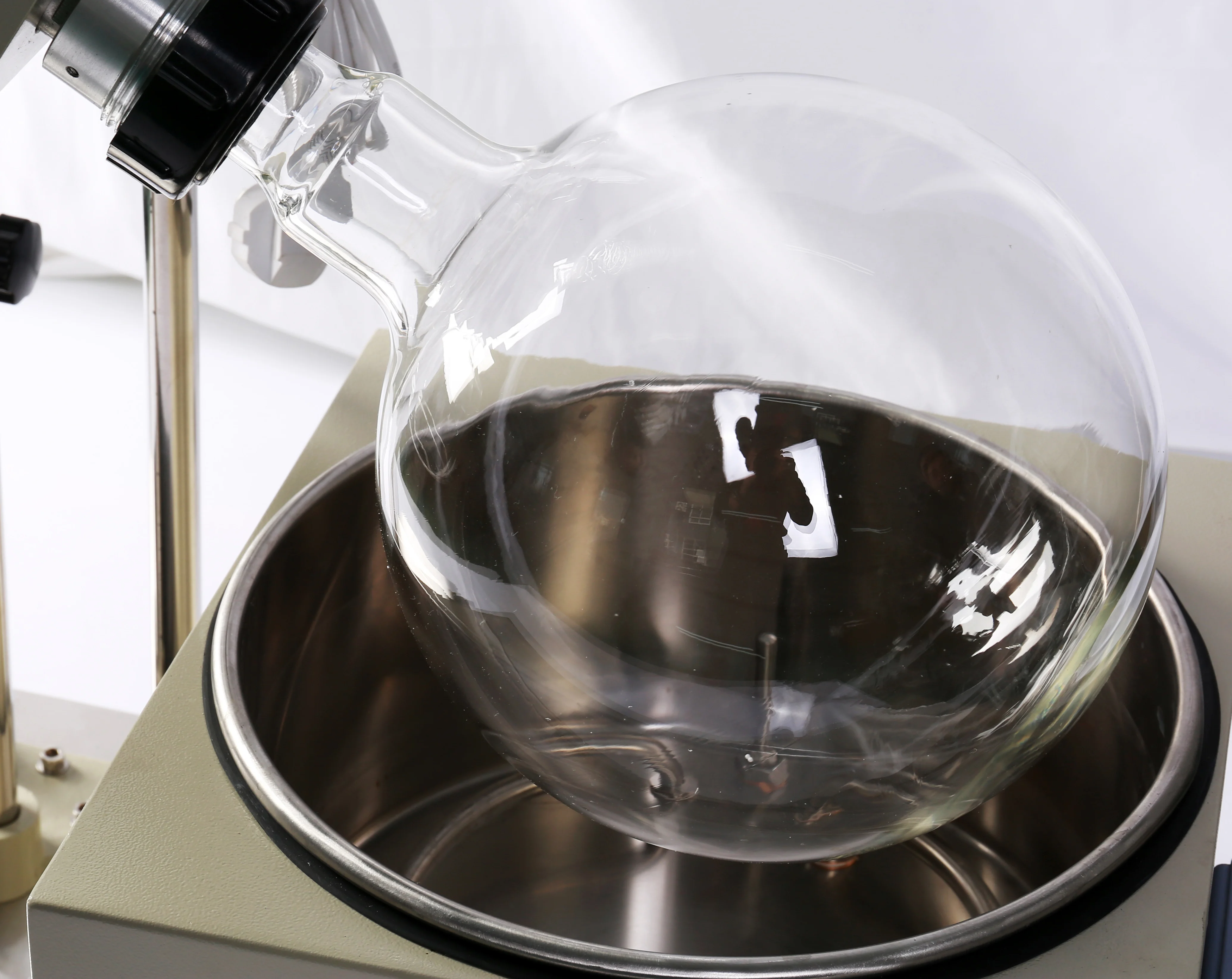 Small Chemical Lab Vacuum Ethanol/ Alcohol/Ethonal/Water Distillation 0.5L 1L 2L Rotary Evaporator Rotavapor China Price