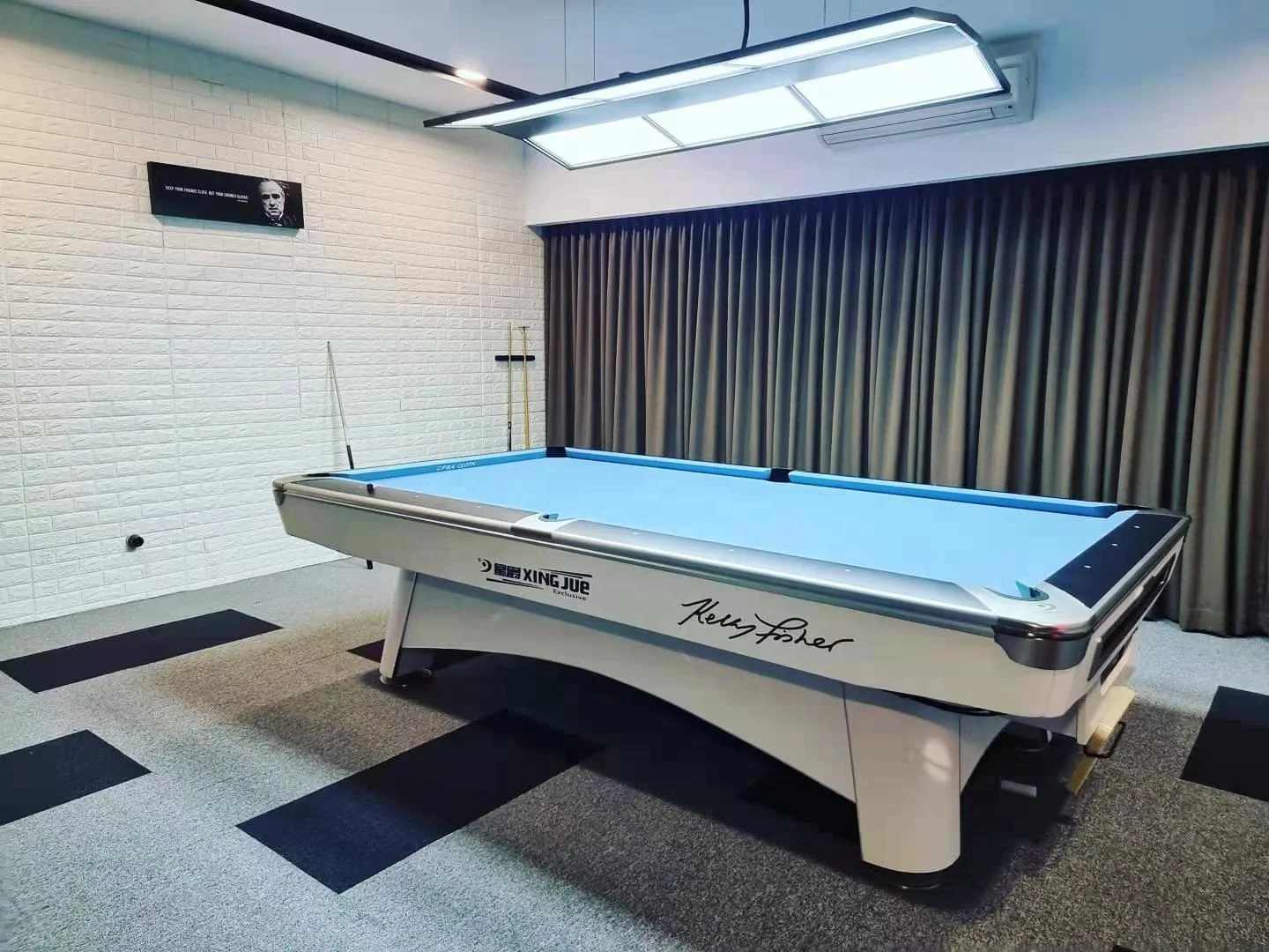Professional 9 foot pool table with rubber pocket for sale