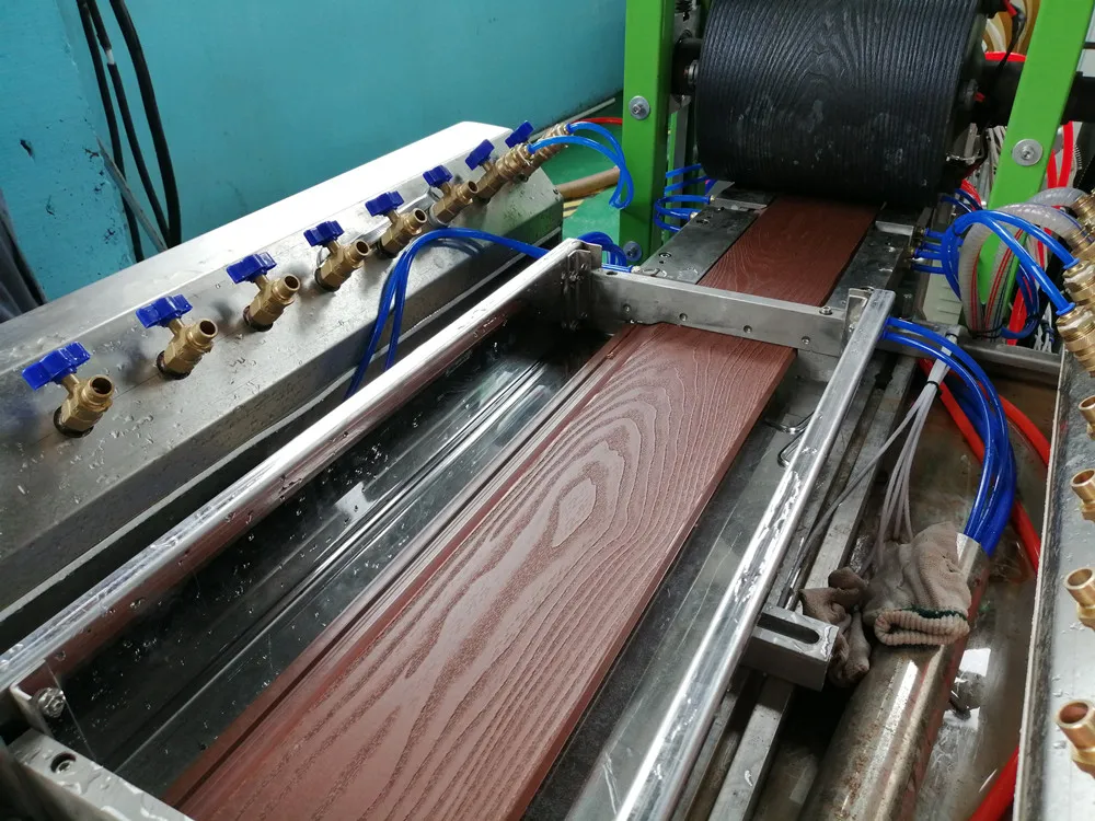 Wood plastic composite exterior wall cladding making machine WPC cladding making machine