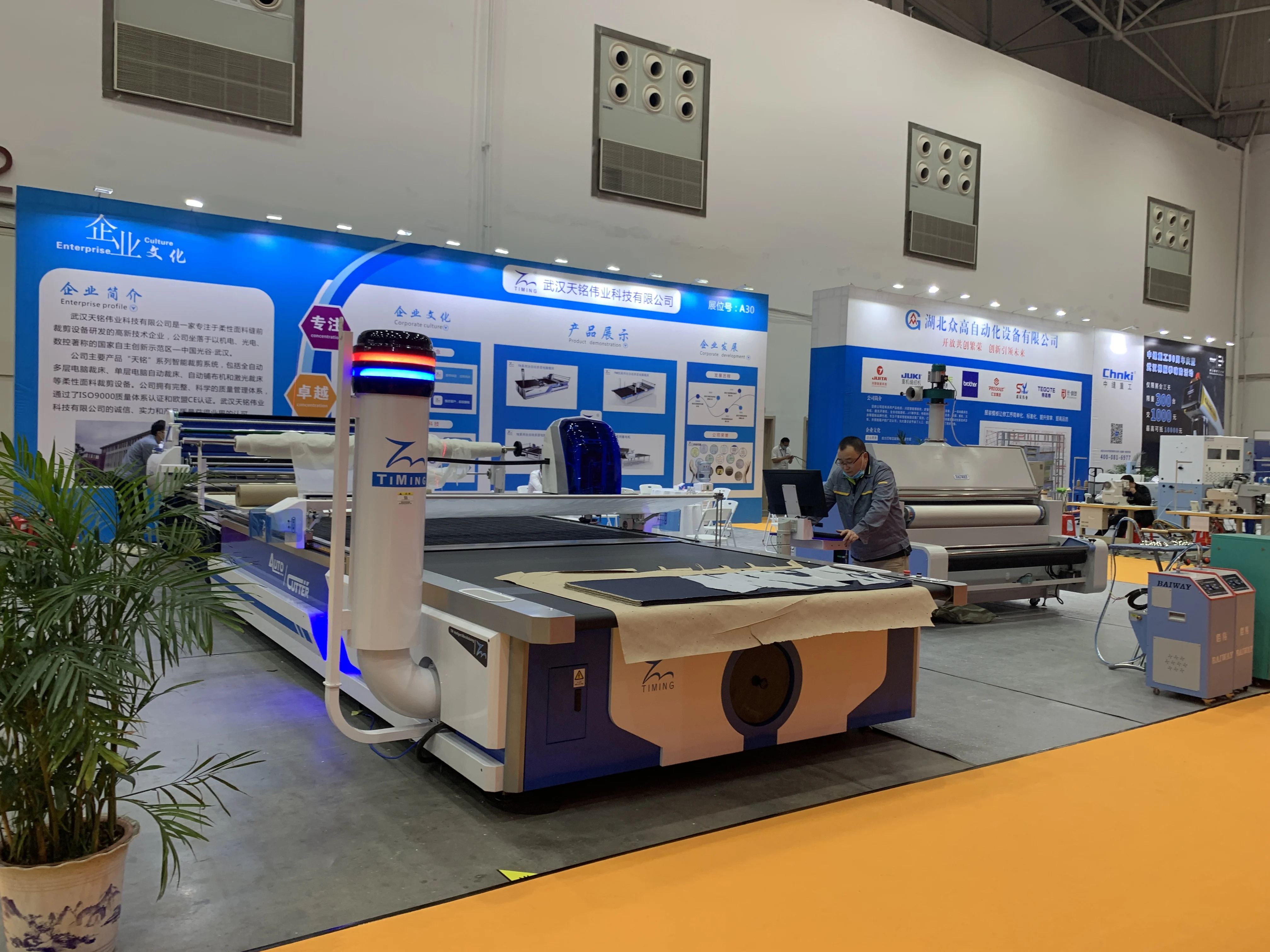 China factory cost-effect fully automatic spreader denim cotton woven fabric spreading machine