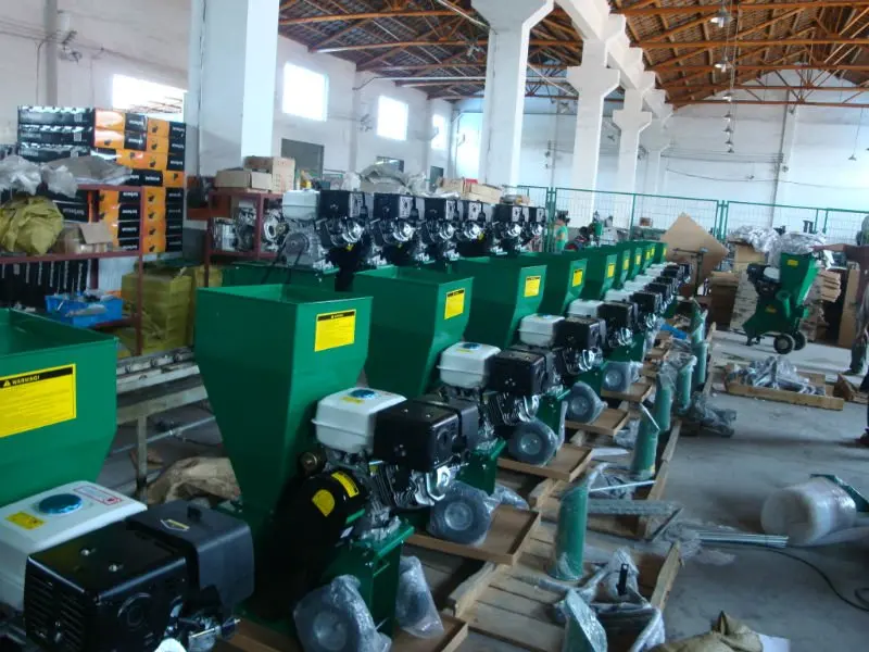 High Efficiency 7HP Garden Farmer Use Mini Wood Chipper Crusher Branch Chipper Shredder Garden Wood Chipper
