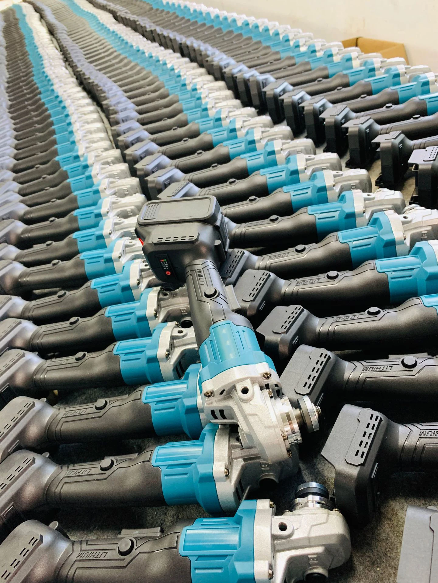 Hot Sell Portable Lithium Brushless Angle Grinder Rechargeable Cordless Electric Angle Grinder Machine For Cutting And Polishing