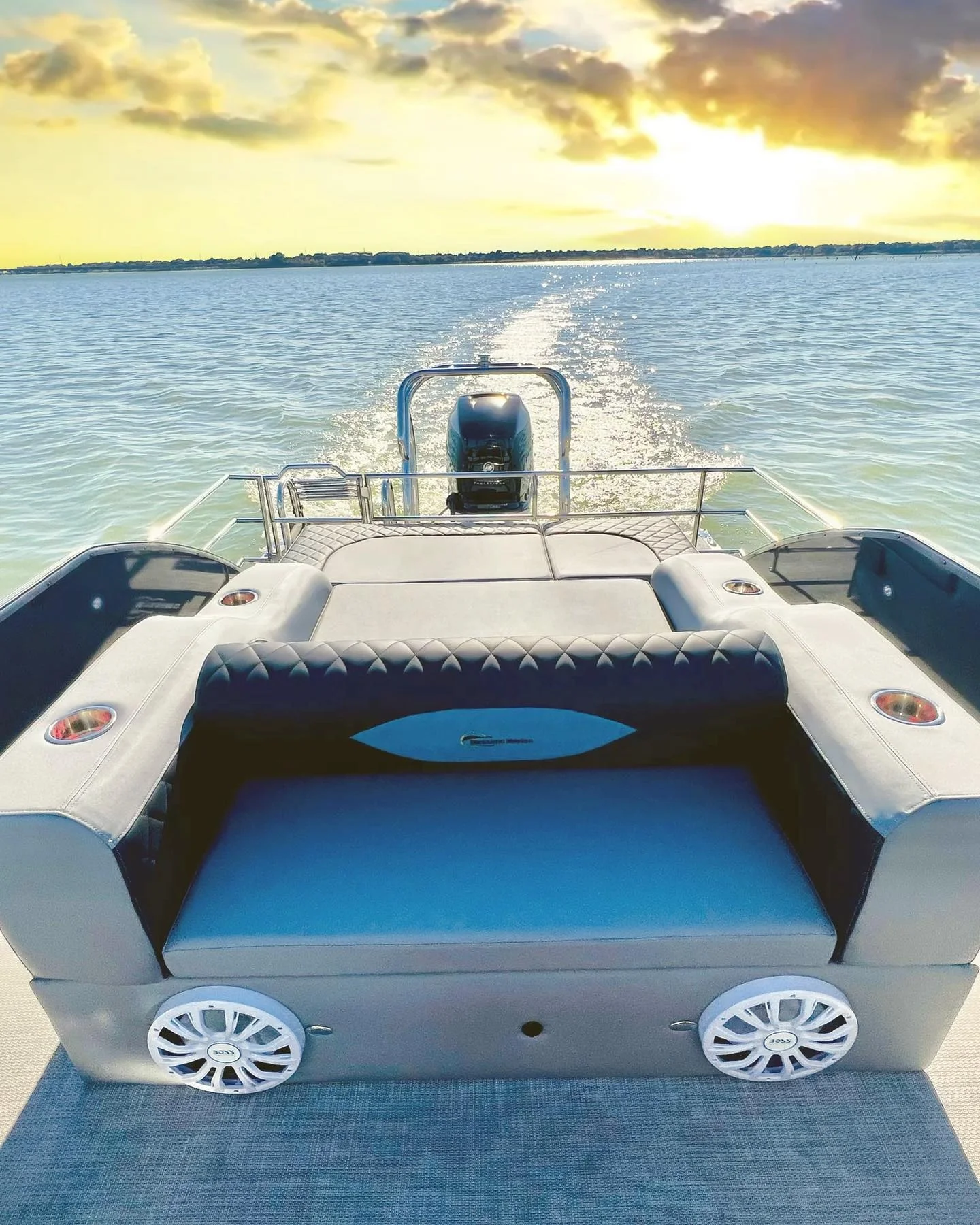 25FT 7.5M CE Certified Luxury Floating Platform Aluminum Pontoon Boat for sale