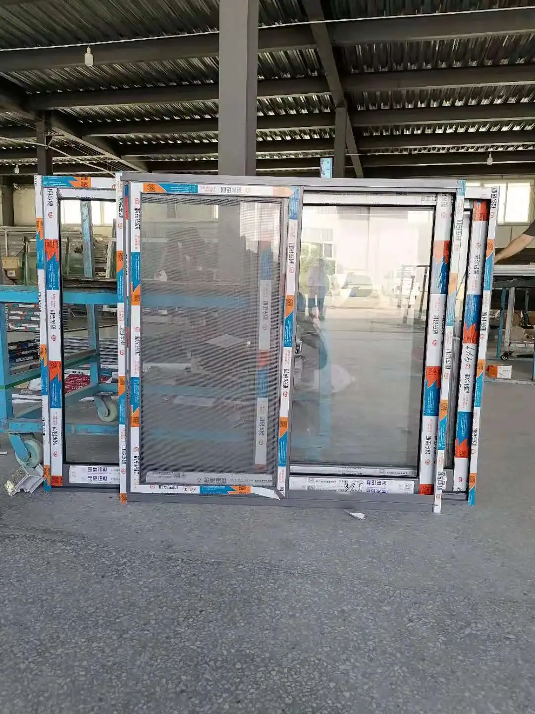 Cheap price Grey Color aluminum Sliding aluminium windows With single glass for villa