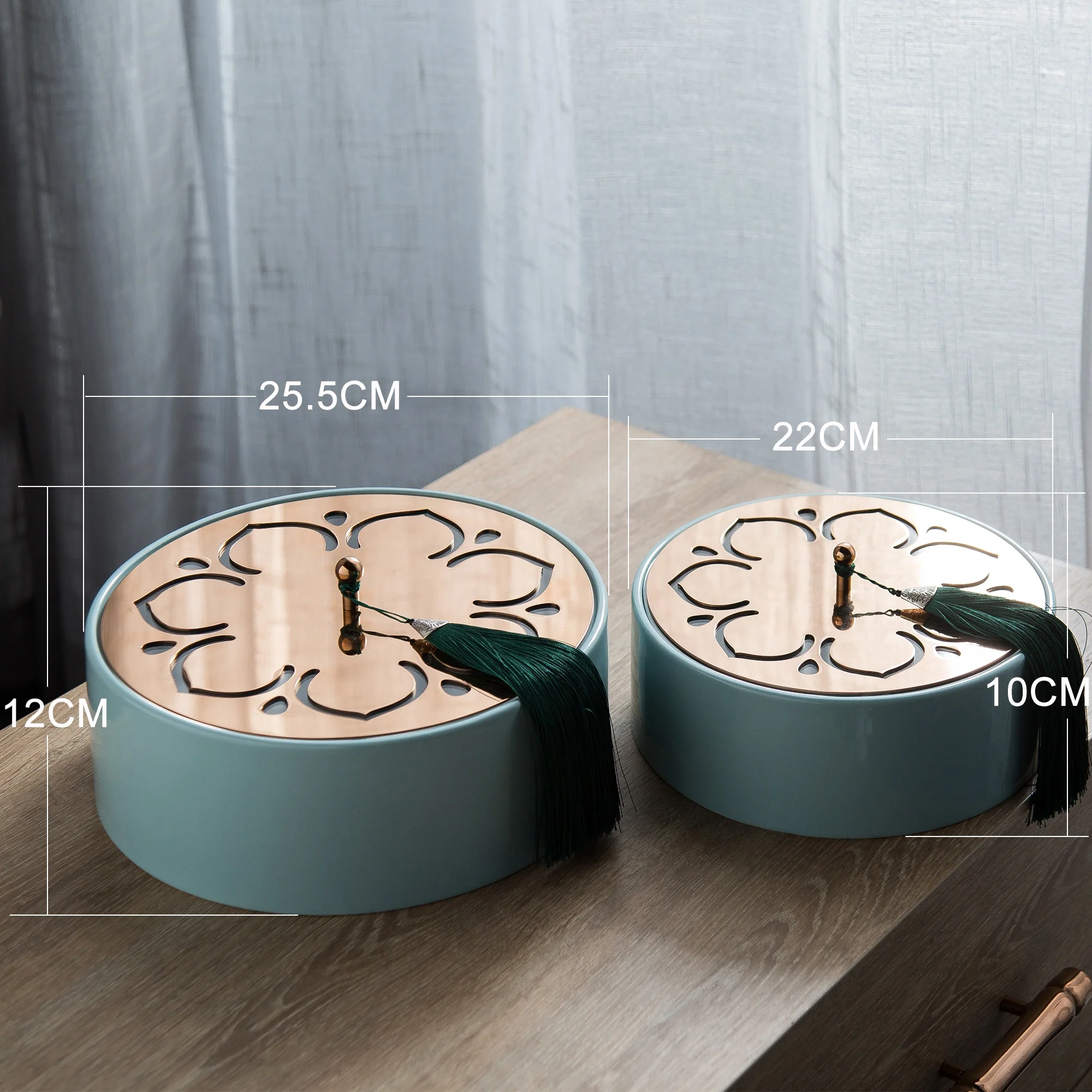 Ceramic round box golden iron lotus lid luxury service storage box for home decor