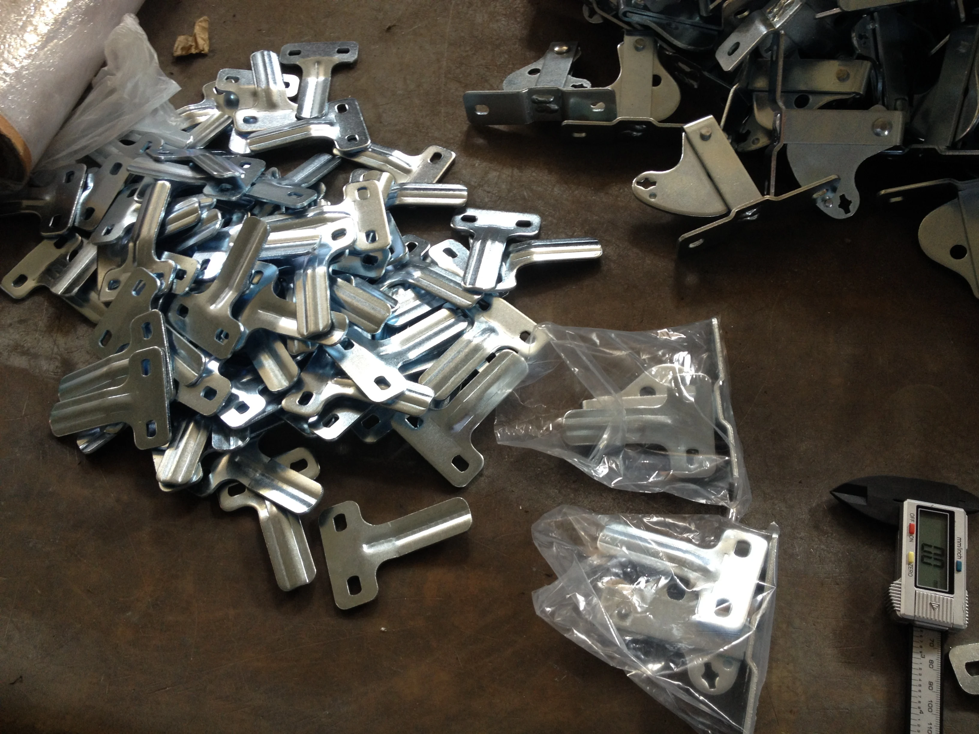 zinc plated powder coated D Latch and Striker and round flat hook handle