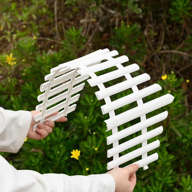 Set of 4 White Movable Plastic Plant Garden Border Small Fences Flexible Lawn Edging Easily Assembled