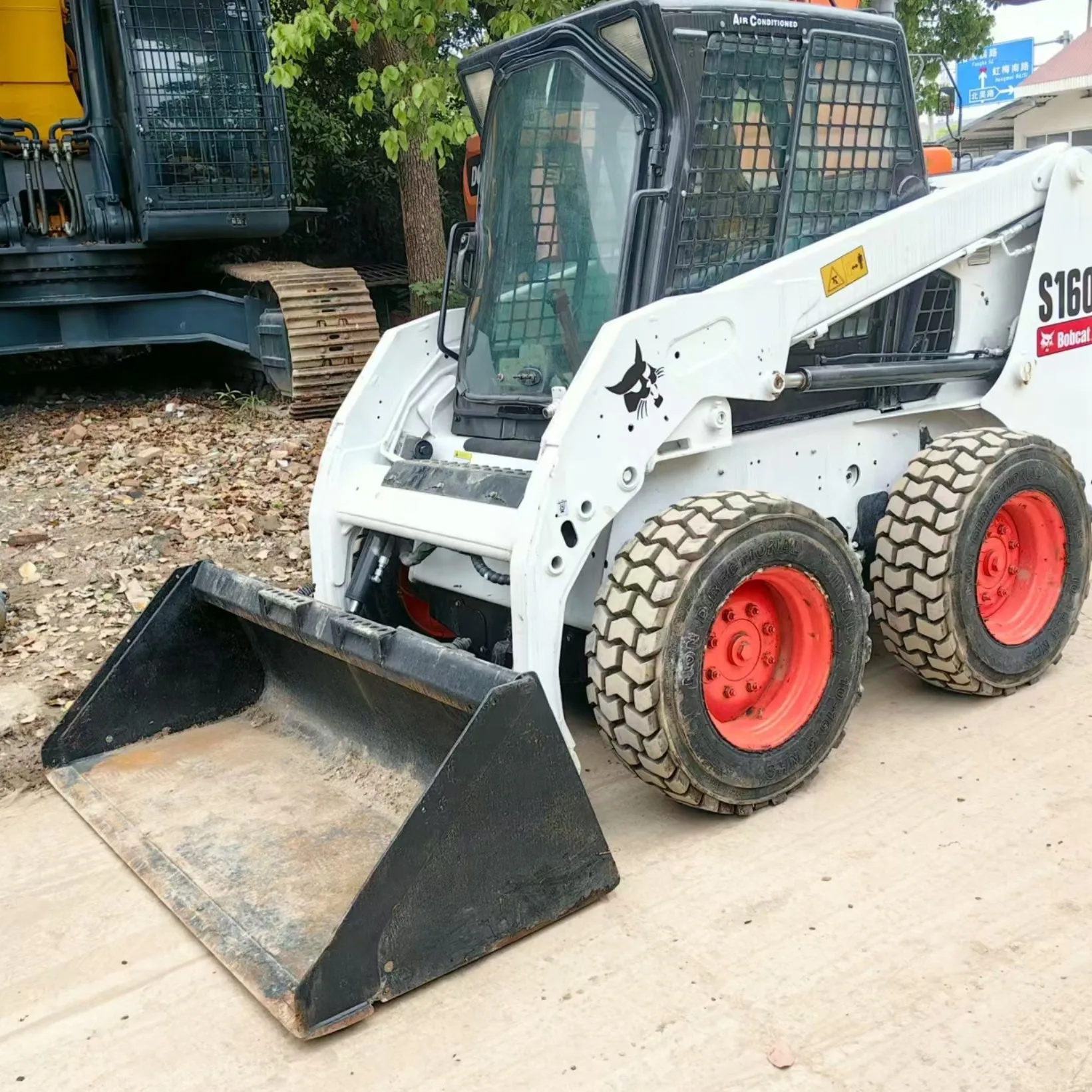 bobcat skid steer loader mini used s160 s70 s300 s550 send hand wheel loaders for sale
