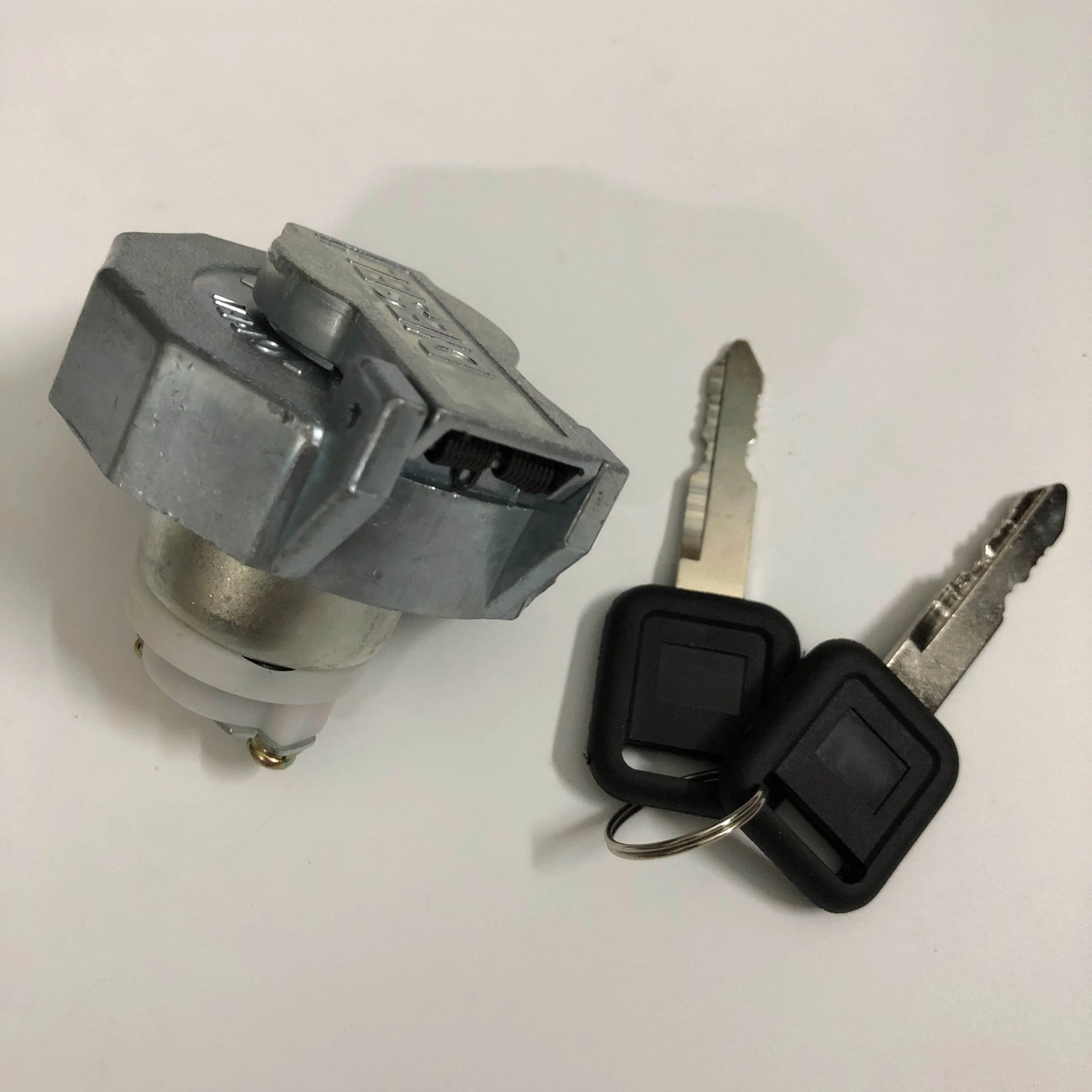  Крышка топливного бака 8970956862 8943601650 для ISUZU