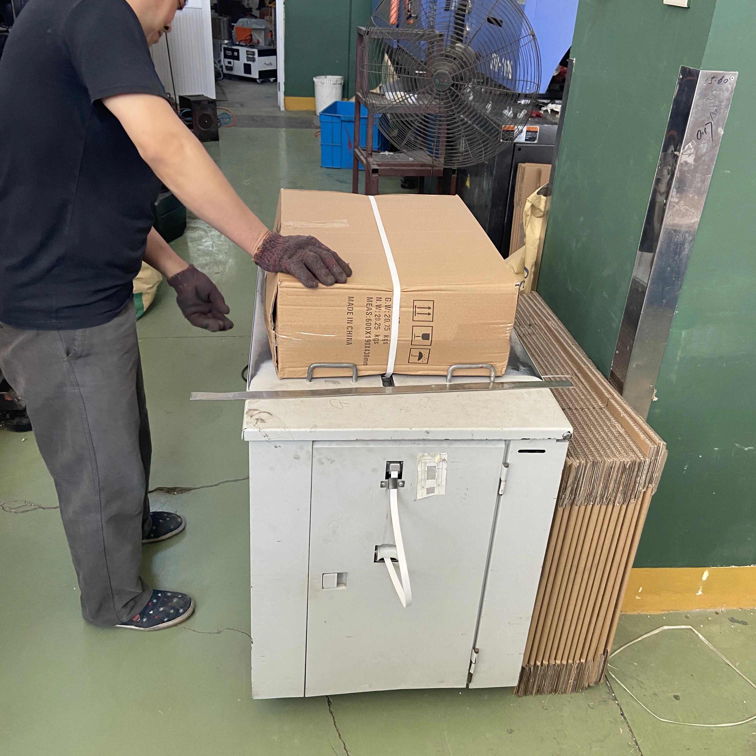 PET Water Bottle Preform Plastic Bottle Tube 1.5 Liter Bottle 30mm 25g PET Preform with Lowest Price for Sale