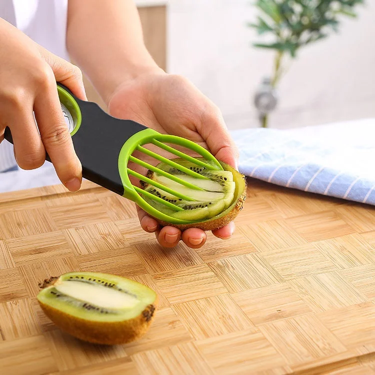  Хит продаж недорогой кухонный гаджет для пищевых продуктов зеленого цвета 3 в 1 инструмент удаления сердцевины фруктов слайсер авокадо резак