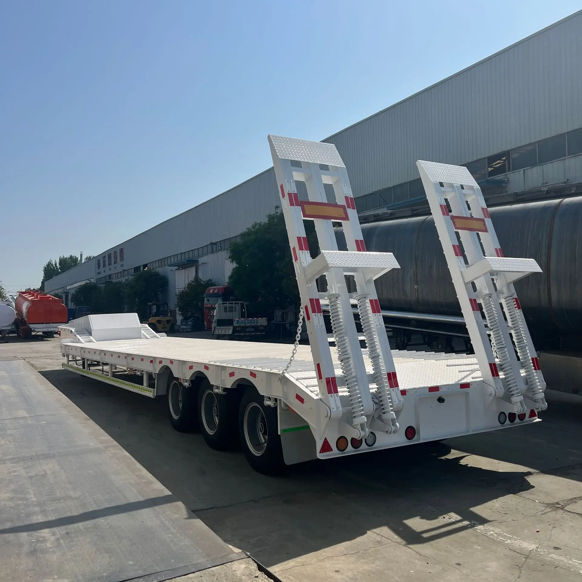 3 Axles 80t Lowbed Lowboy Low Flatbed Loader Drop Deck Trailer For Sale