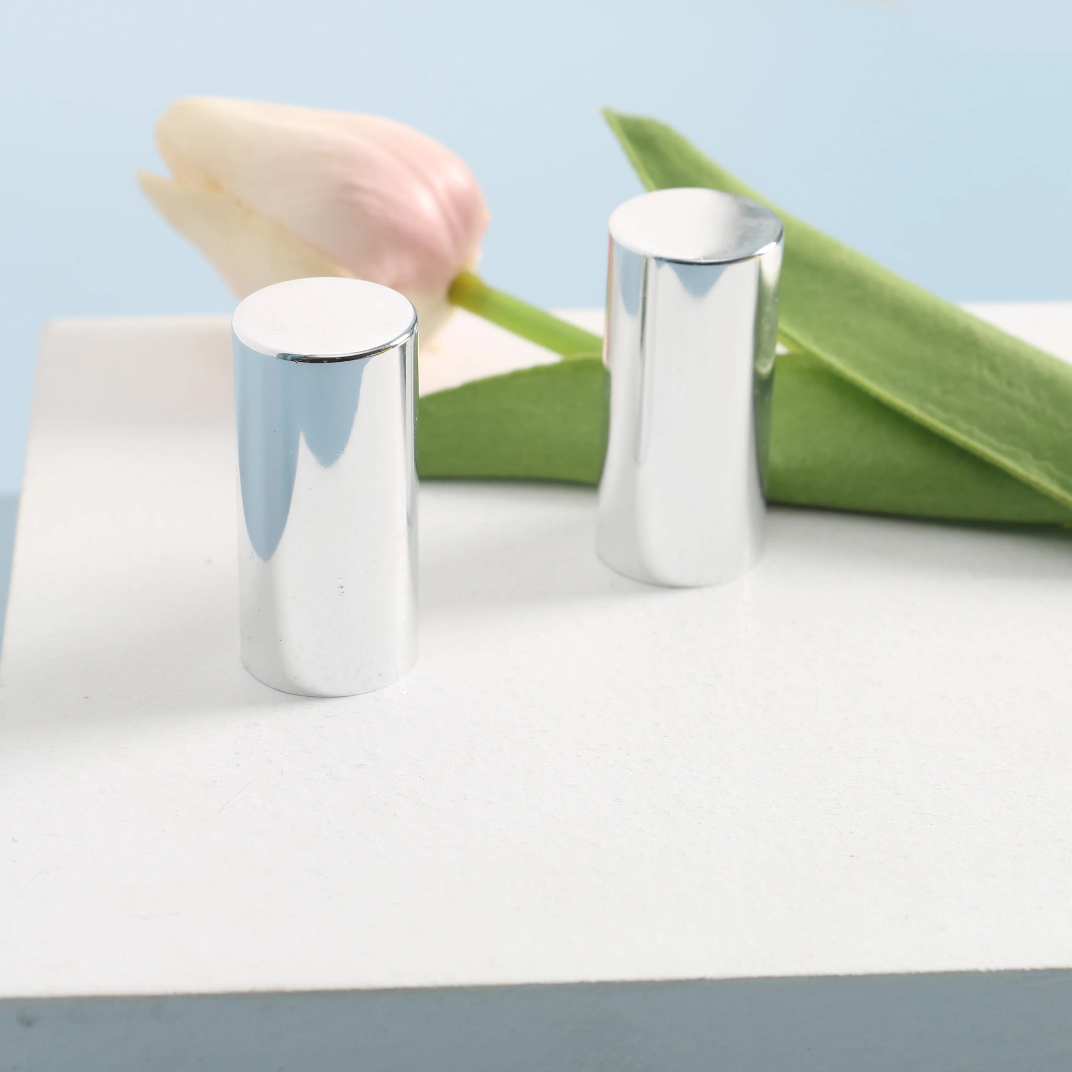 wholesale amber aluminum screw cap for empty eyelash glue clear white transparent 15ml 500ml round plastic glass bottle closures