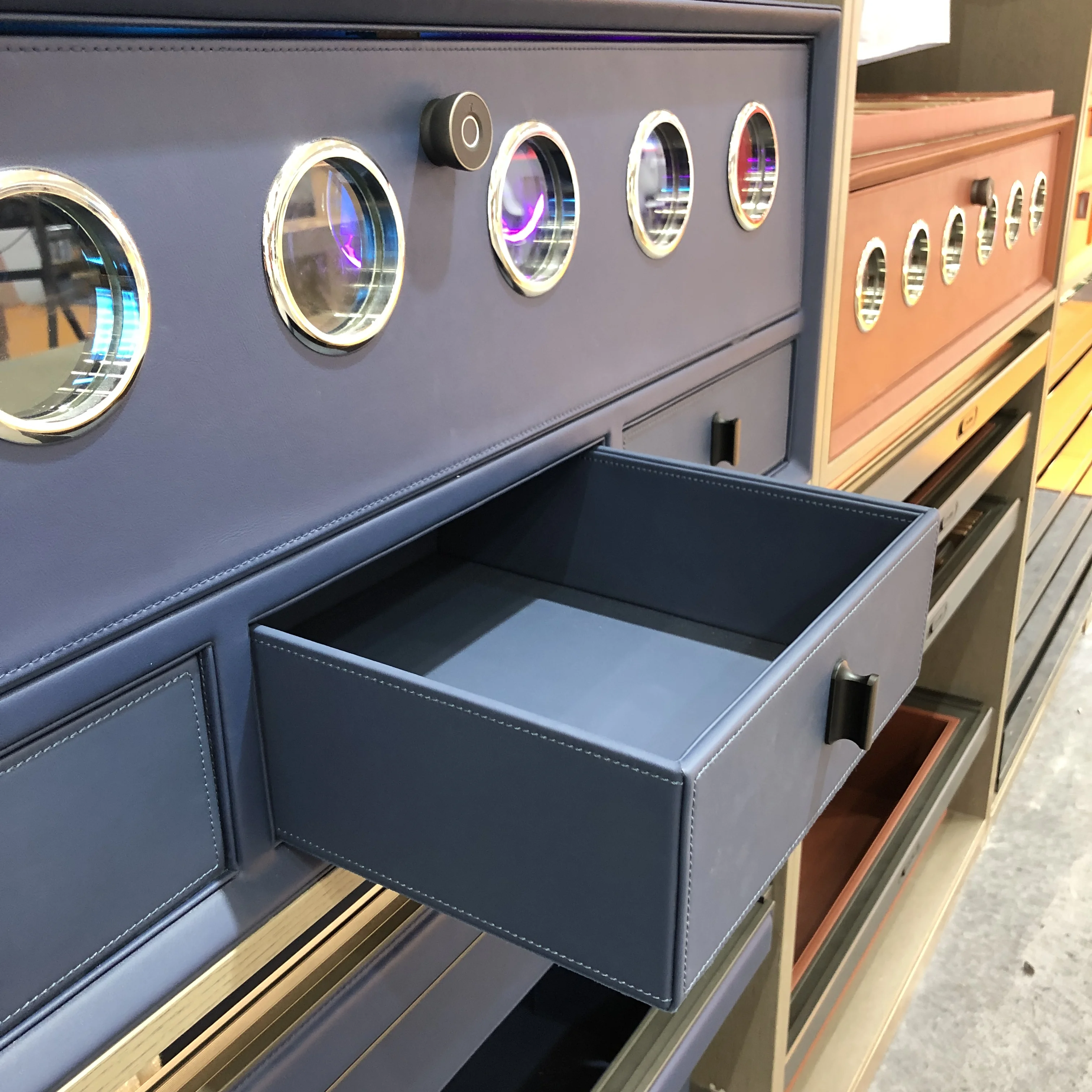 CHENHF Direct Supplier Luxury Automatic Watch Winder Touch Screen Smart Remote Control with Fingerprint Unlock Watch Box