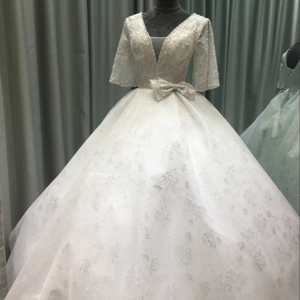 New Arrival Luxury V Neck Wedding Dresses Tulle Overskirt Lace High Neck Long Sleeve Plus Size Wedding Gowns