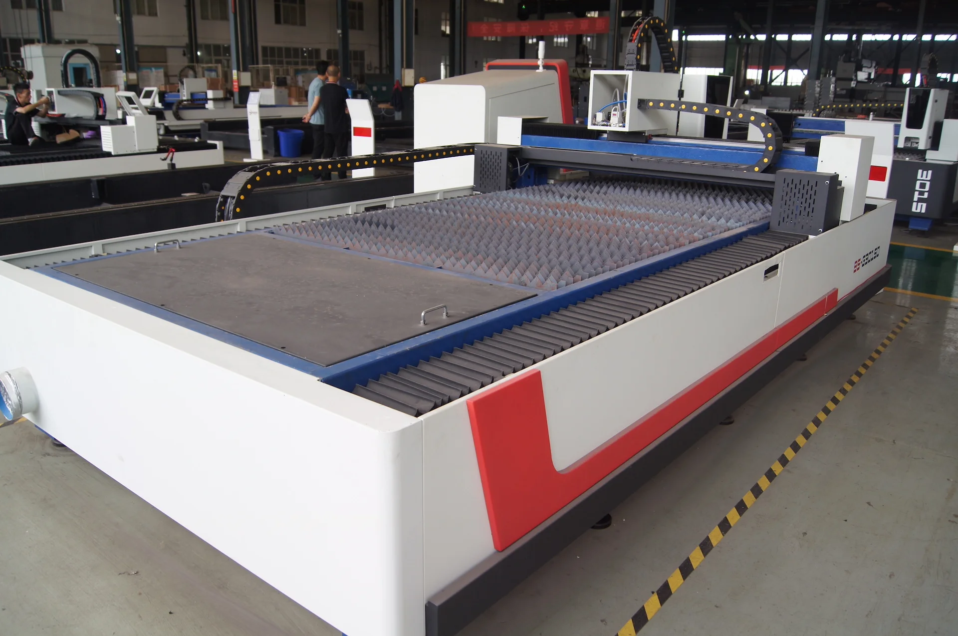 Automatic exchange 1500*3000 mm fiber laser cutting machine