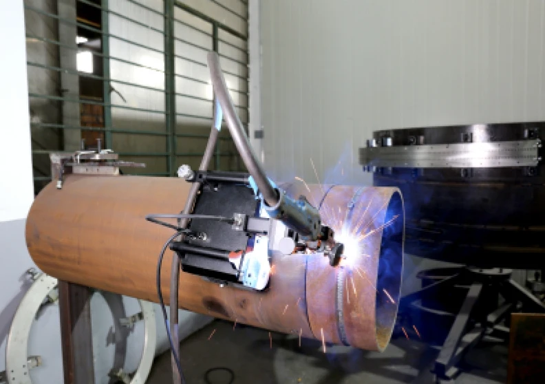 Swing type steel pipe automatic welding trolley equipment for large pipeline automatic welding trolley  CG2-11