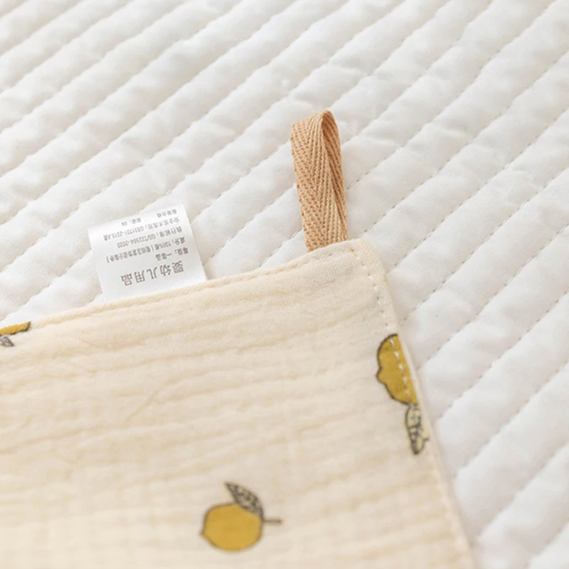 Hot Sale Wholesale Absorbent Cute Soft Bib Saliva Towel Cotton Gauze Printed Baby Bath Towels