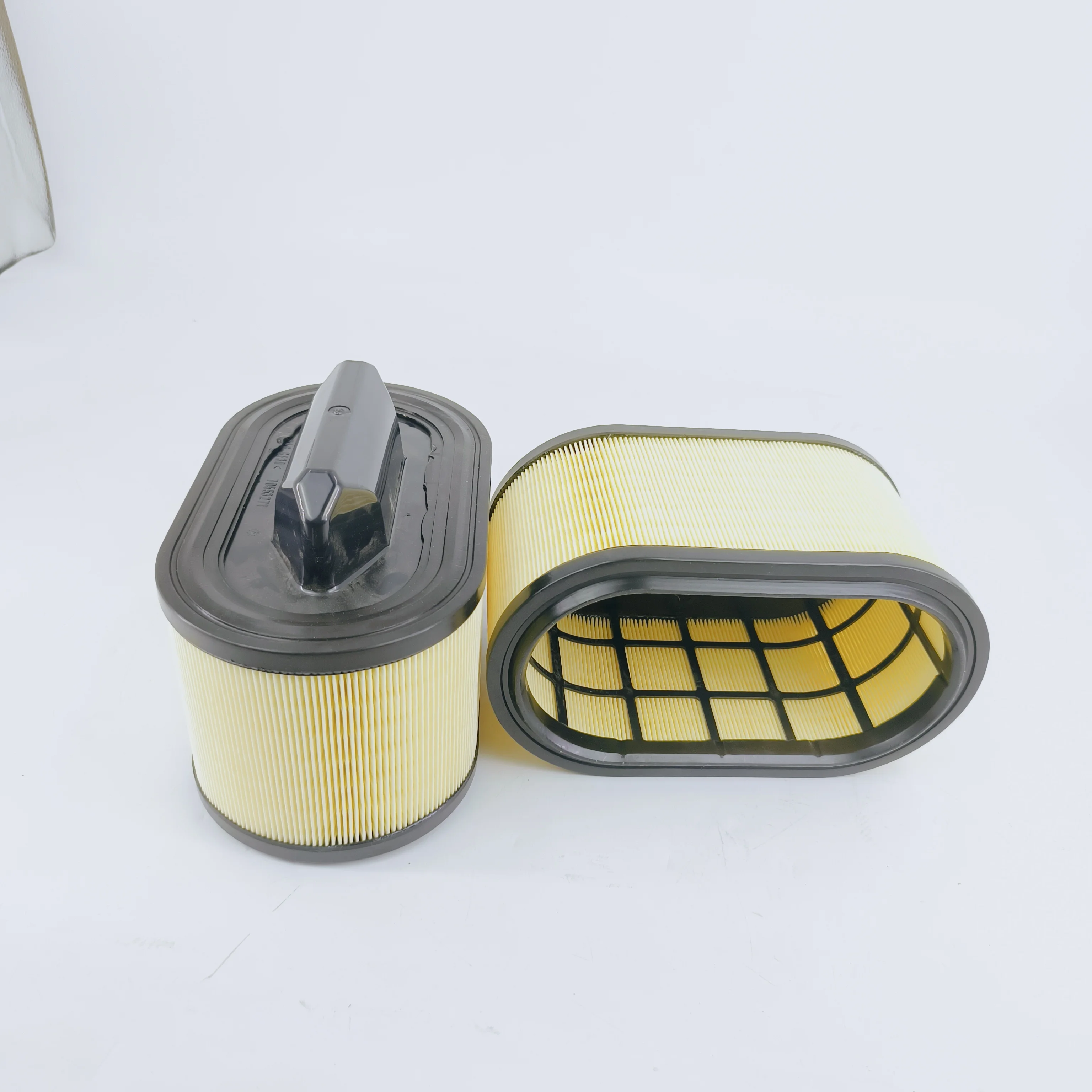 High Performance Air Filter 70553271 670001545 for Maserati