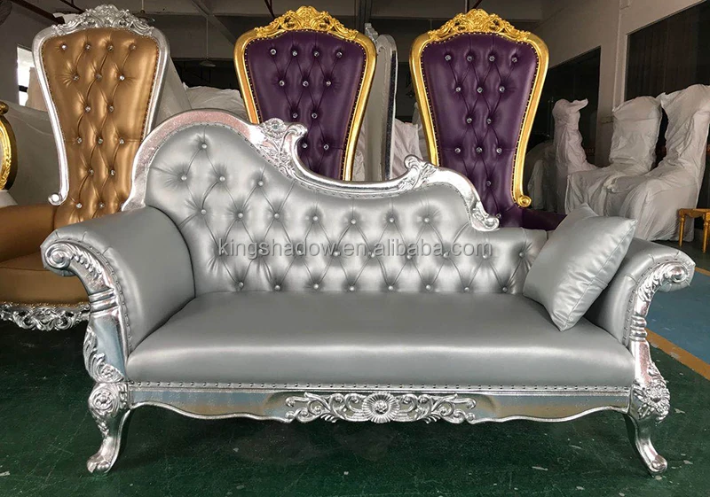 Винтажный и современный набор диванов для приема в гостиную