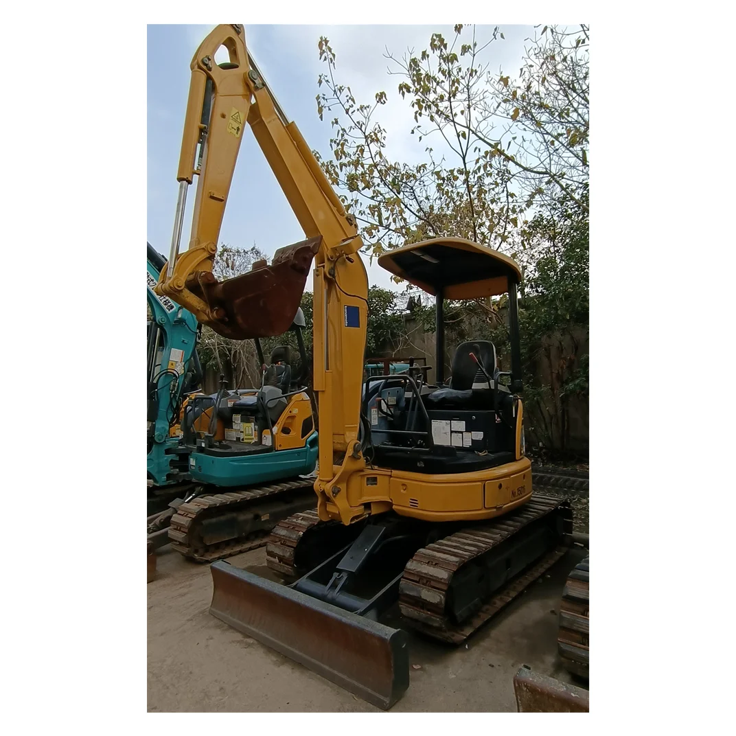 Used mini hydraulic excavator Komatsu PC30MR-2 3T small digger unit with fashionable compact design and high power diesel engine