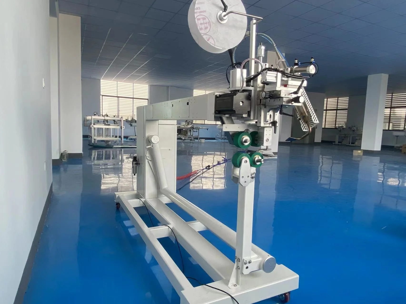 Extended Arm and pulling roller model Hot Air Seam Sealing Machine