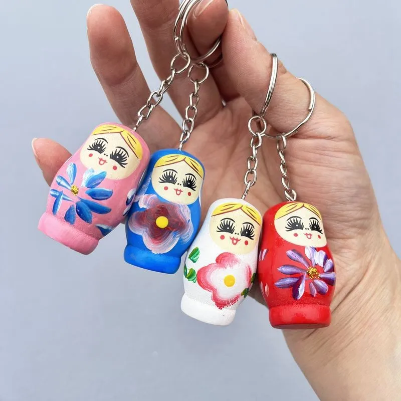 Wholesale Wooden Crafts Key Chain Russia Nesting Wooden Dolls Pendant Cute Traditional Russia Doll Key Chain Cheap Price