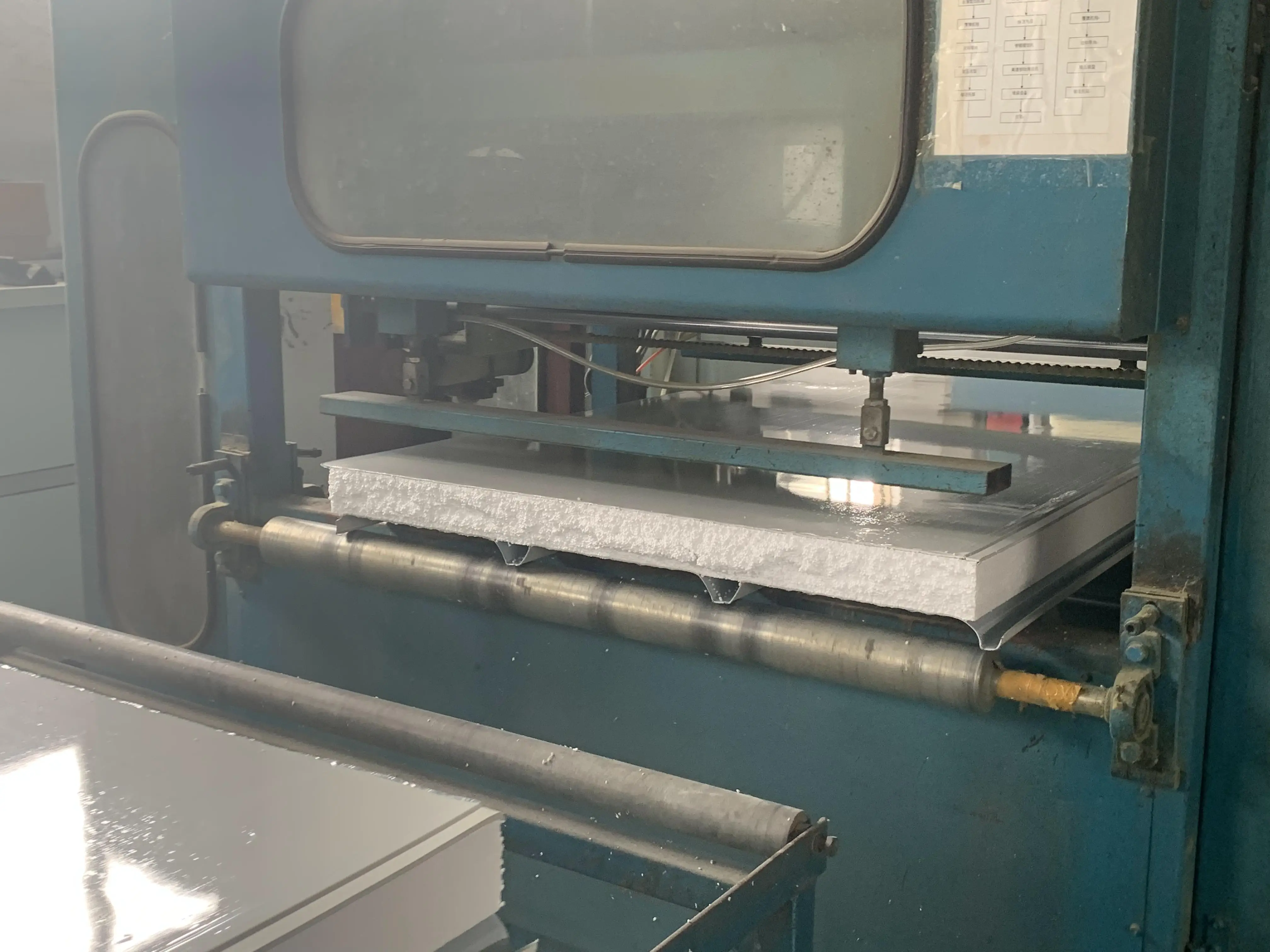 Heat insulation, anti-noise, strong plasticity EPS roof composite steel plate manufacturers