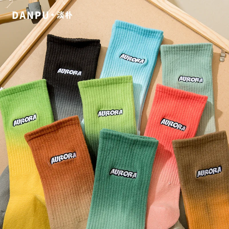 Stylish Autumn Winter Men Women Socks Young Girl Boys Street Sport Wear Cotton Long Tube Crew Socks Gradient Color Tie Dyed