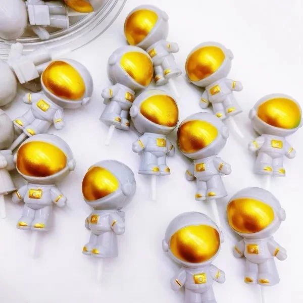 Wholesale Manufacturer Directly Lollipop Children Snack Food Confectionery And Sweets Mixed Fruit Flavor Astronaut Toy Candy