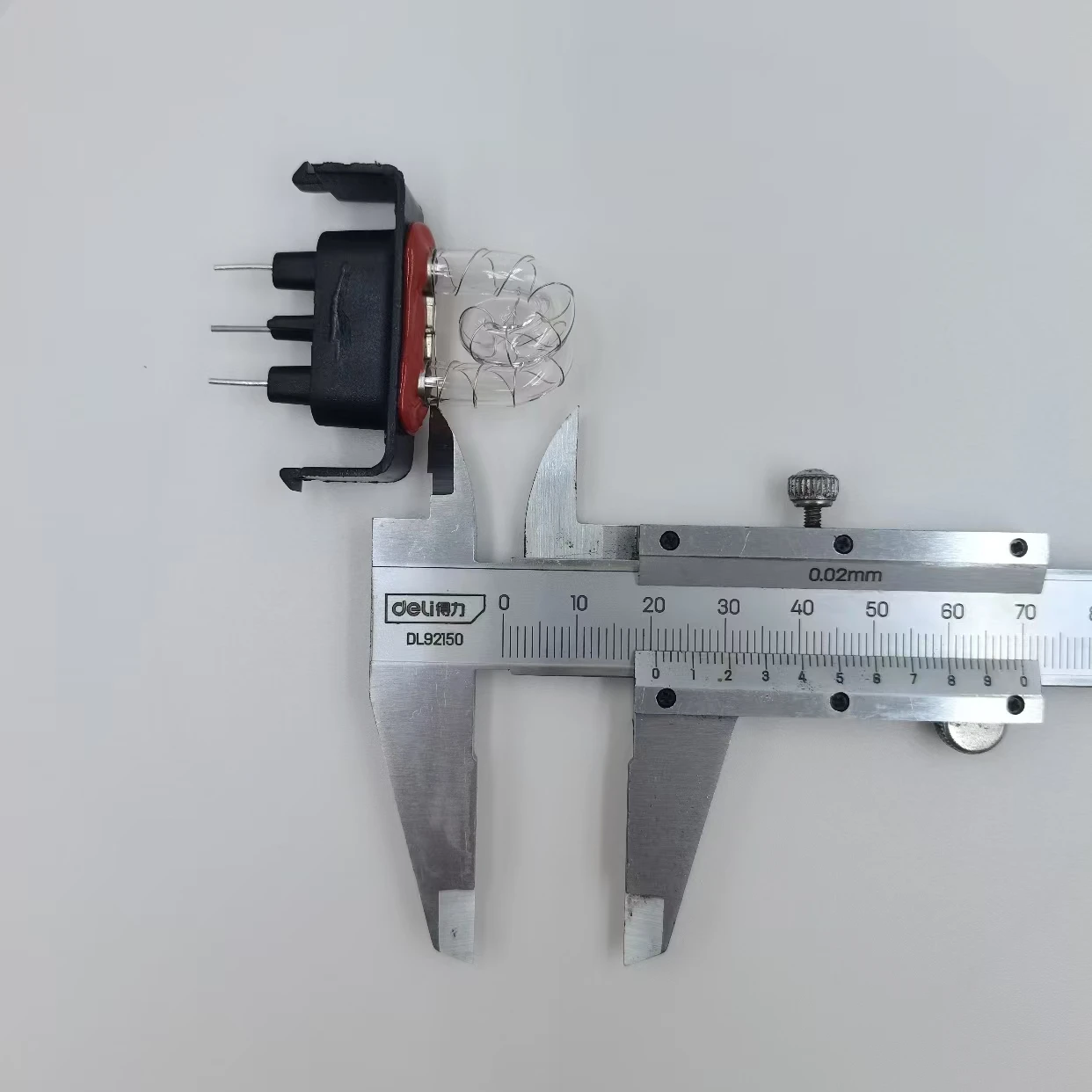 Flashing light bulbs can be used as diagnostic tools for car LCD instruments and speed measuring instruments