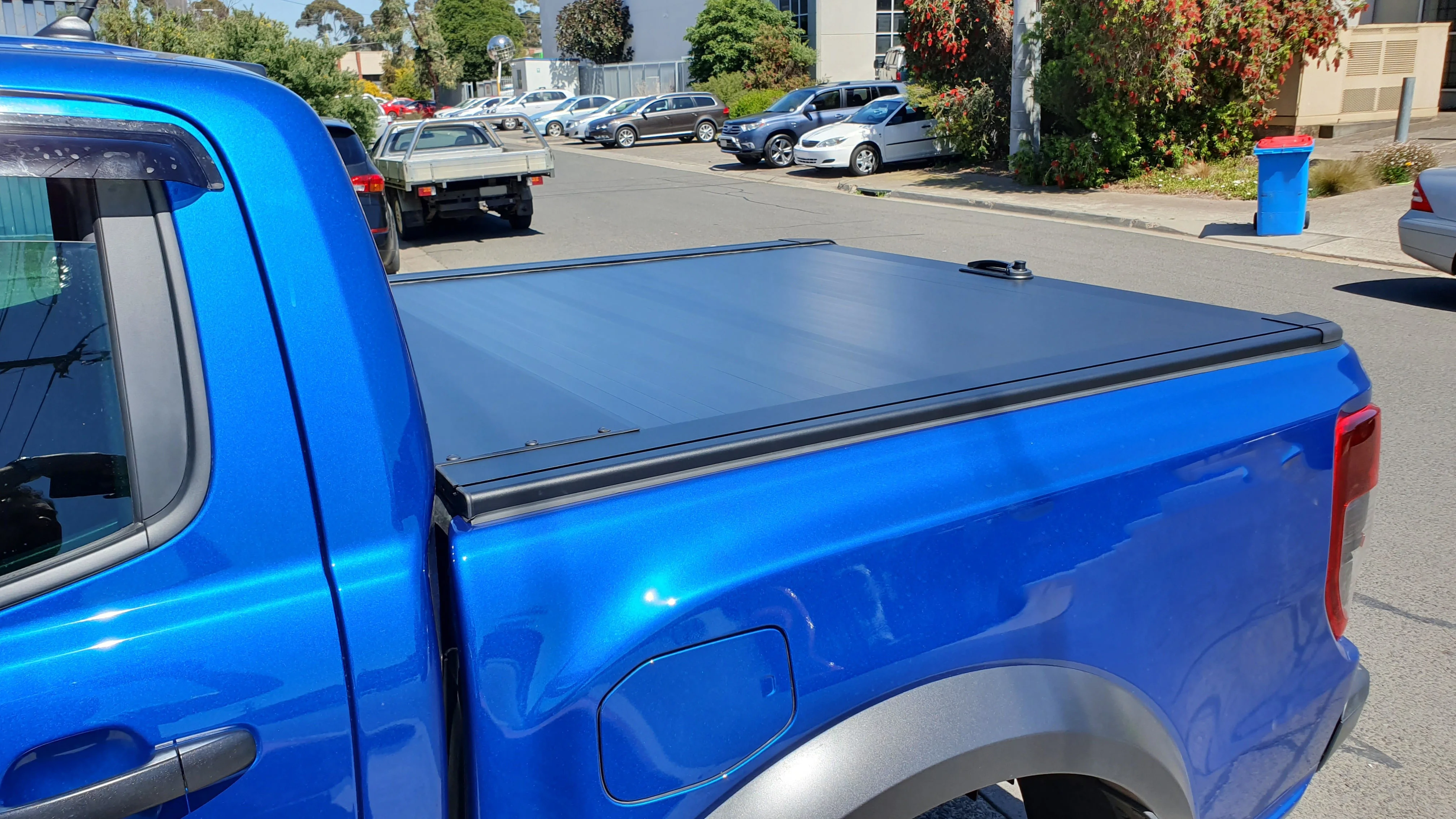 Pickup Truck Car 4x4 Accessories Aluminium Roller Lid Shutter Top Retractable Roll Up Tonneau Cover For Nissan Navara Np300 D40