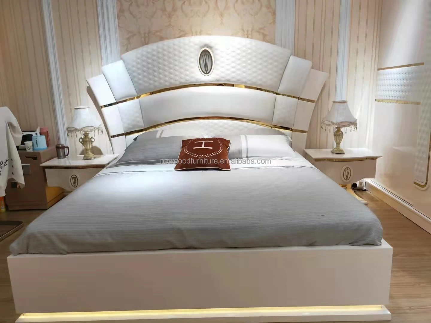Foshan luxury bedroom furniture hot sell headboard america bed with king size white fabric bed