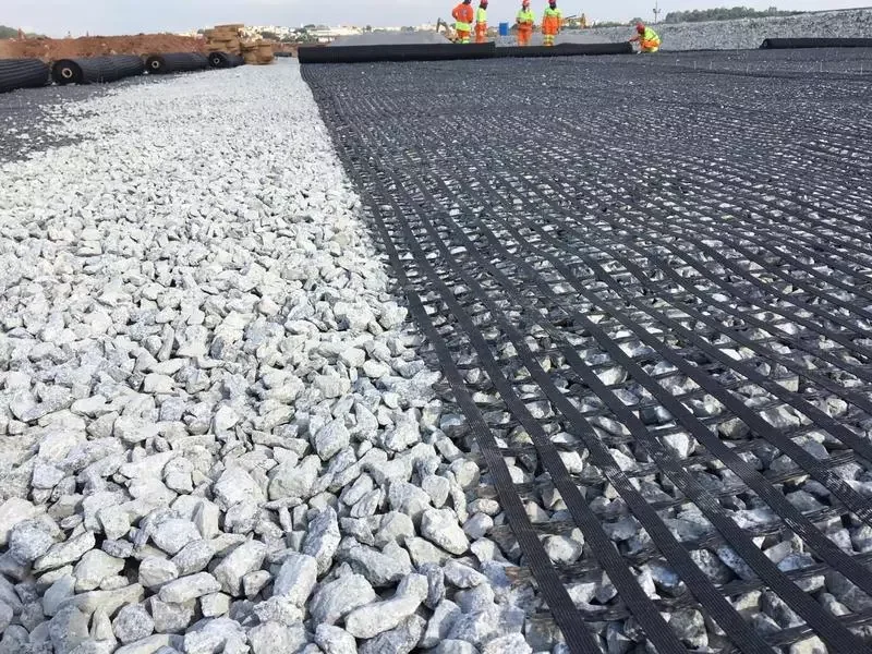 Soil Reinforcement fiberglass geogrids coated with bitumen For asphalt Road Construction