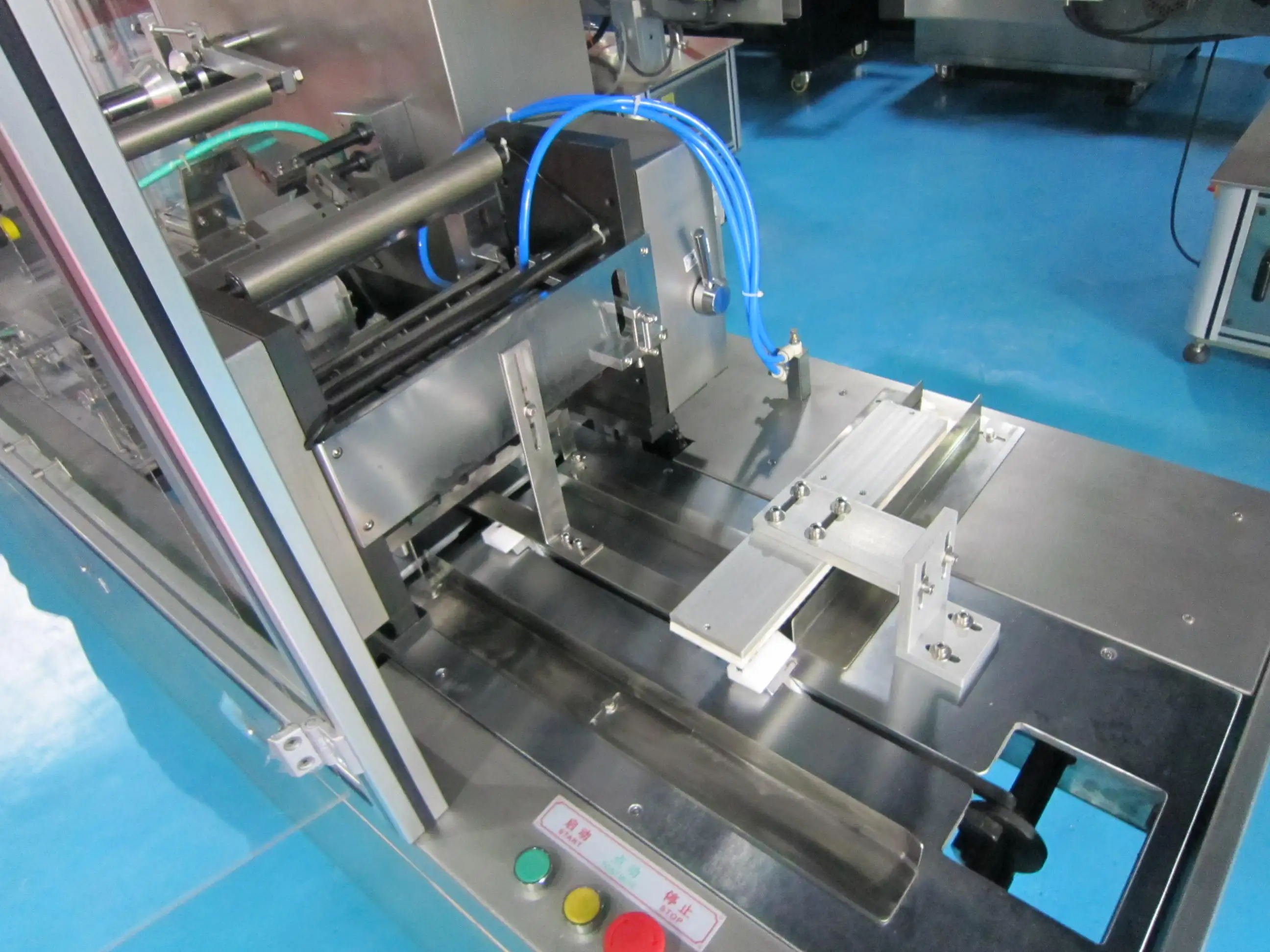 Competitive Price Roll Film Packaging PE PET Composite Film Packaging Automatic Packaging Machine