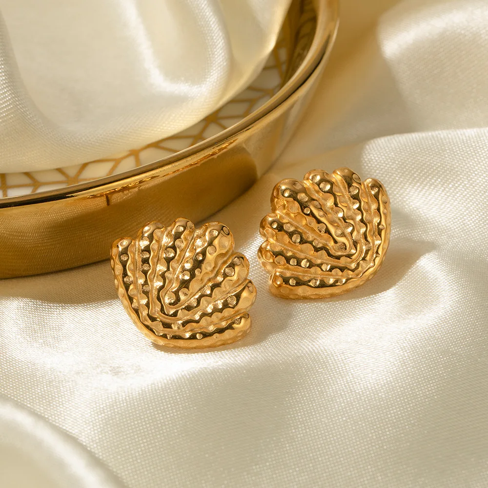 LIQI New Arrival Ocean Series Women 18k Gold Plated Stainless Steel Hammer Textured Spiral Chunky Shell Stud Earring