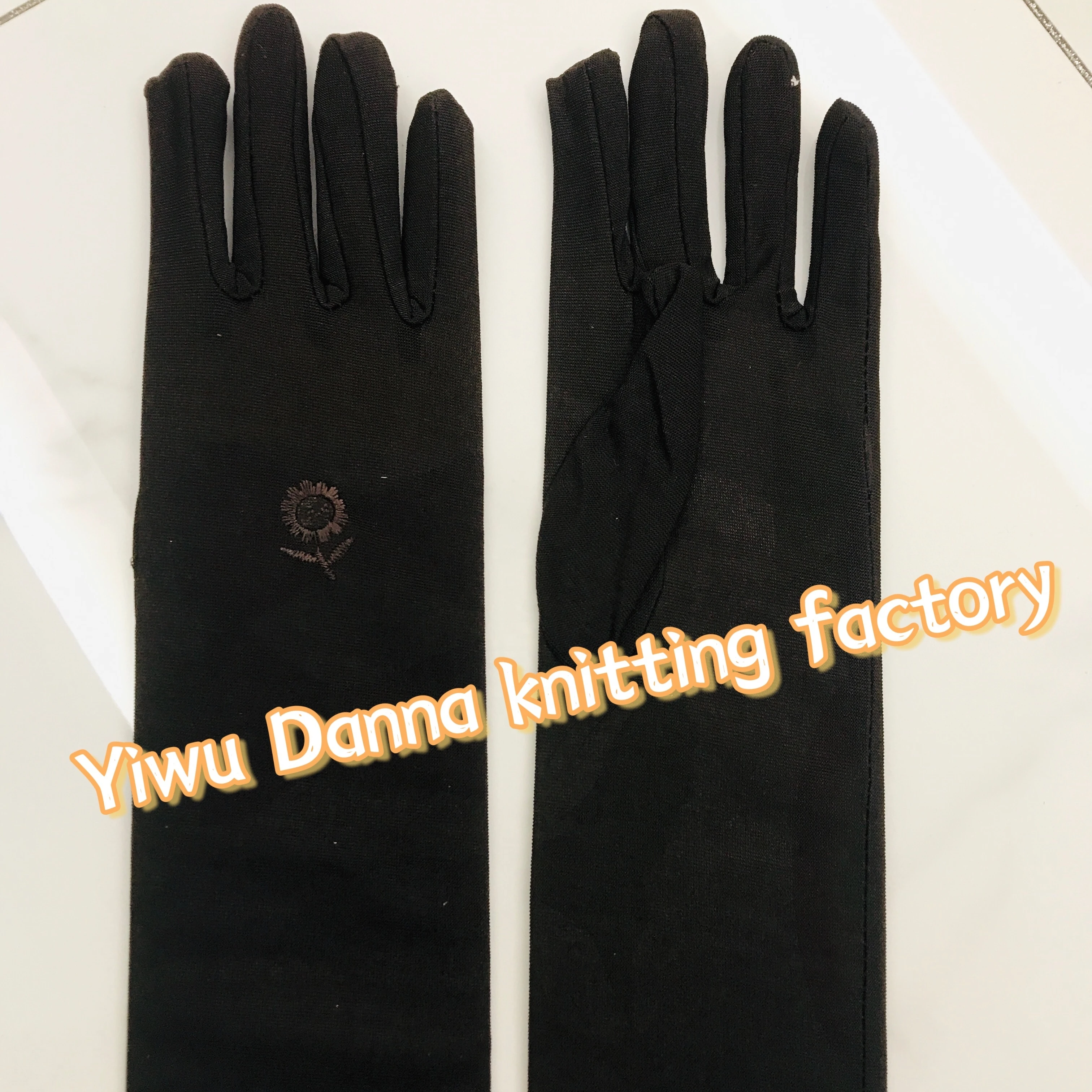 Женские перчатки с вышивкой розы готовые к отправке