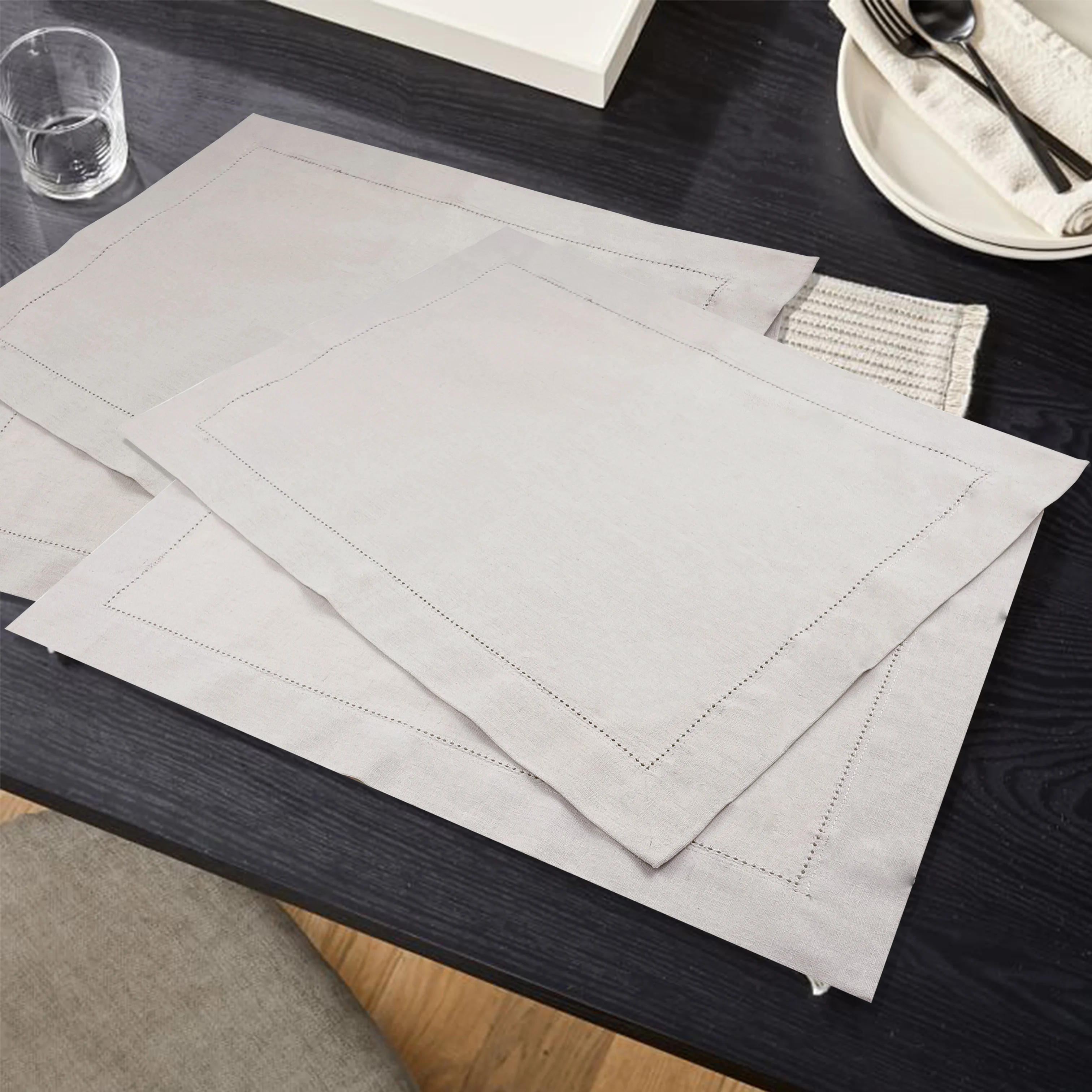 Fashionable 4 pieces set 100% polyester fabric placemats placemat cup table place mats for dining room kitchen table Decor