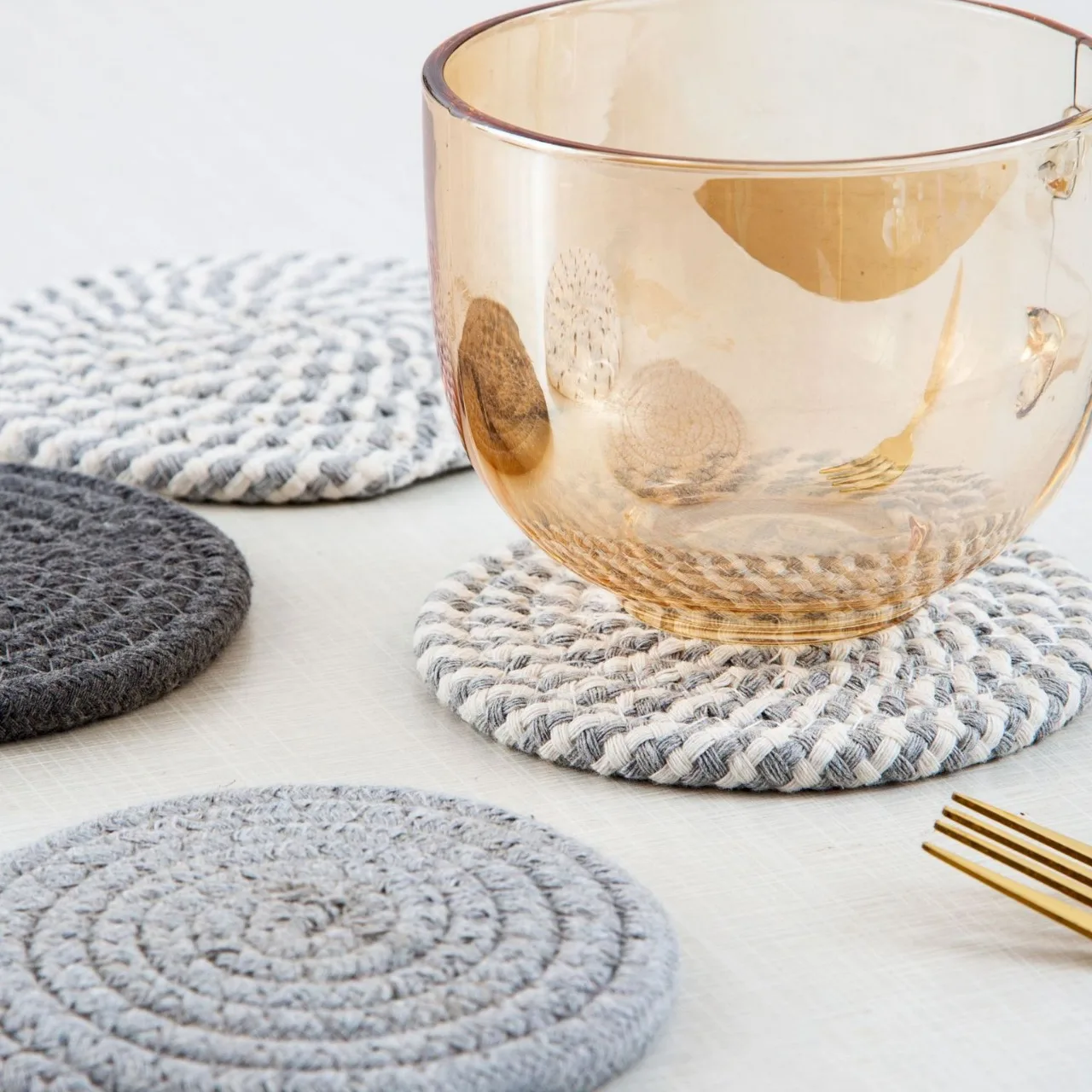 8 Pcs Drink Coasters with Holder Minimalist Cotton Woven Absorbent Coasters Round Shape Woven Cup Coasters for Home Decoration