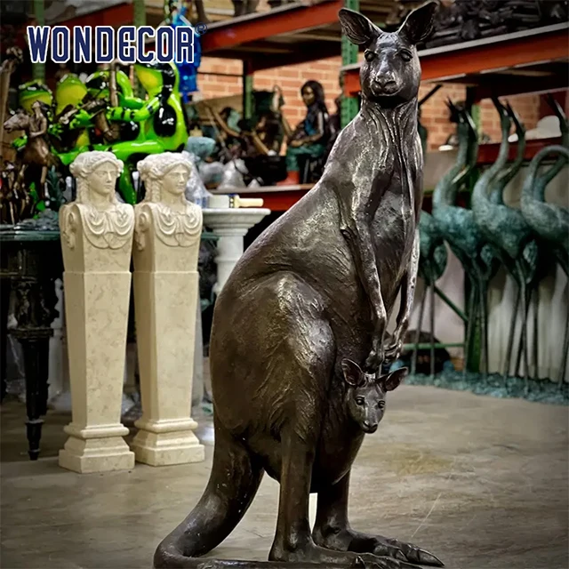 Wondecor Hot sale Green patina strong metal animal decor school Australia hot product bronze kangaroo sculpture